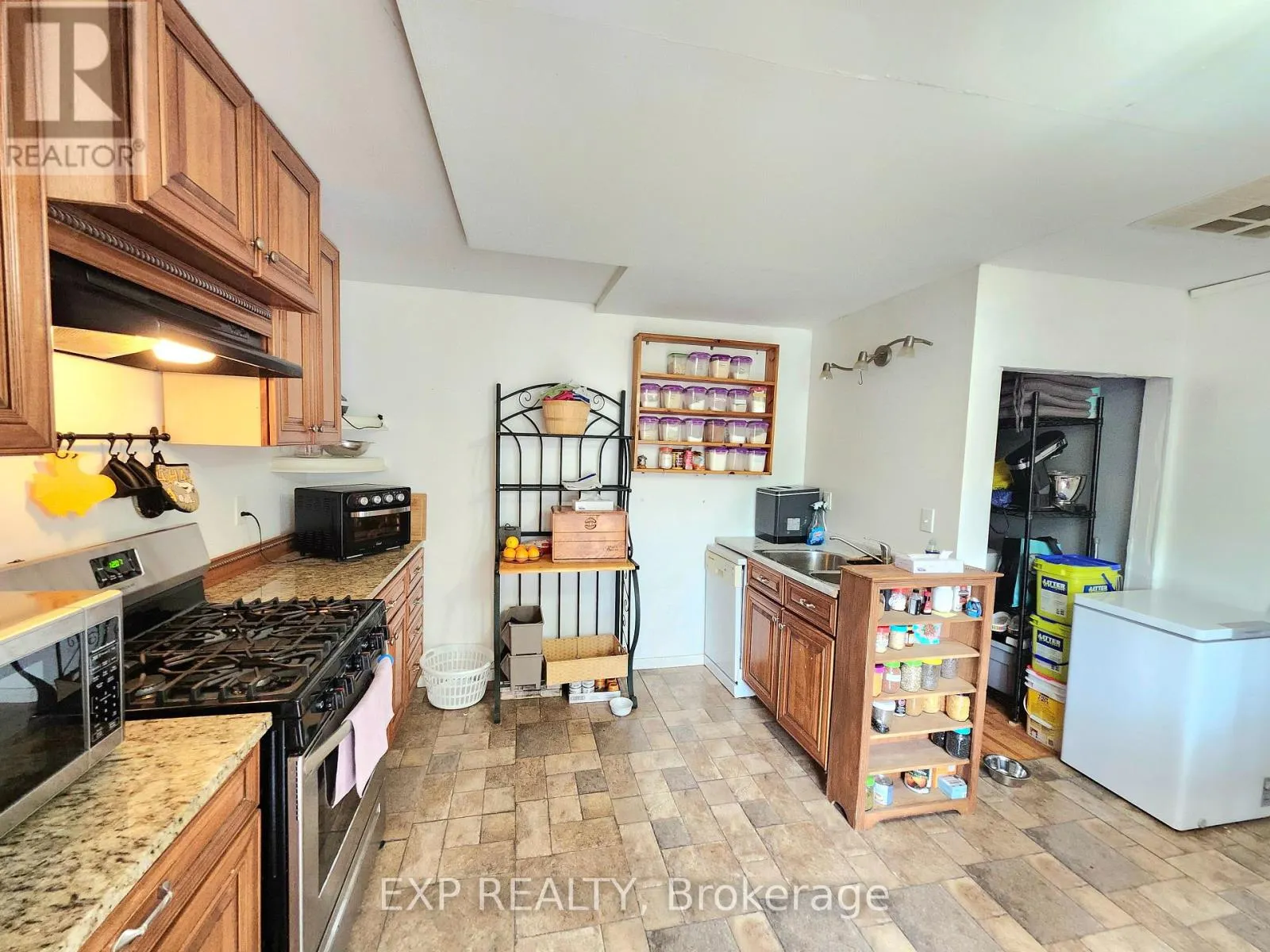485 DIBBLE STREET W