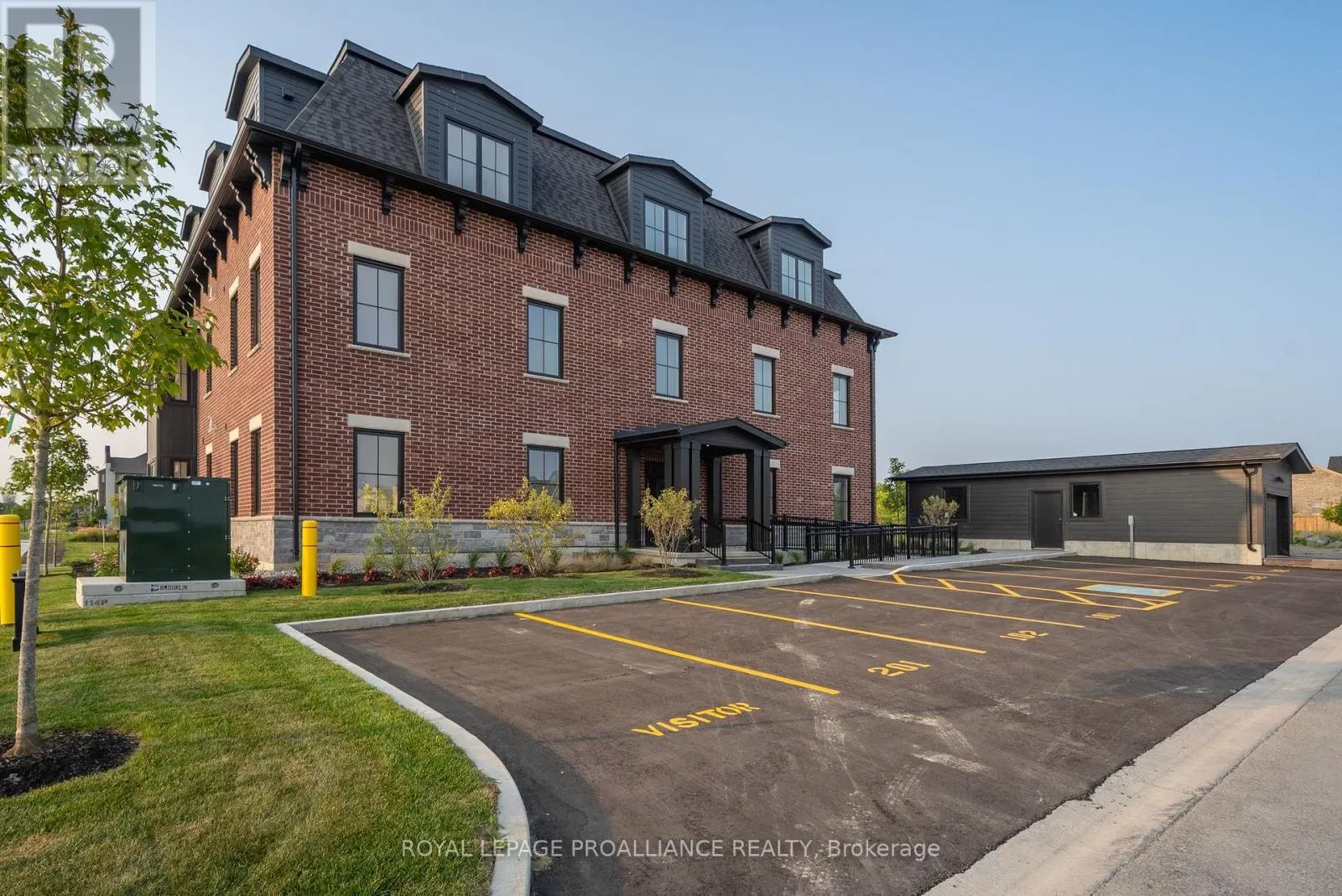 201 - 941 CHARLES WILSON PARKWAY, #201