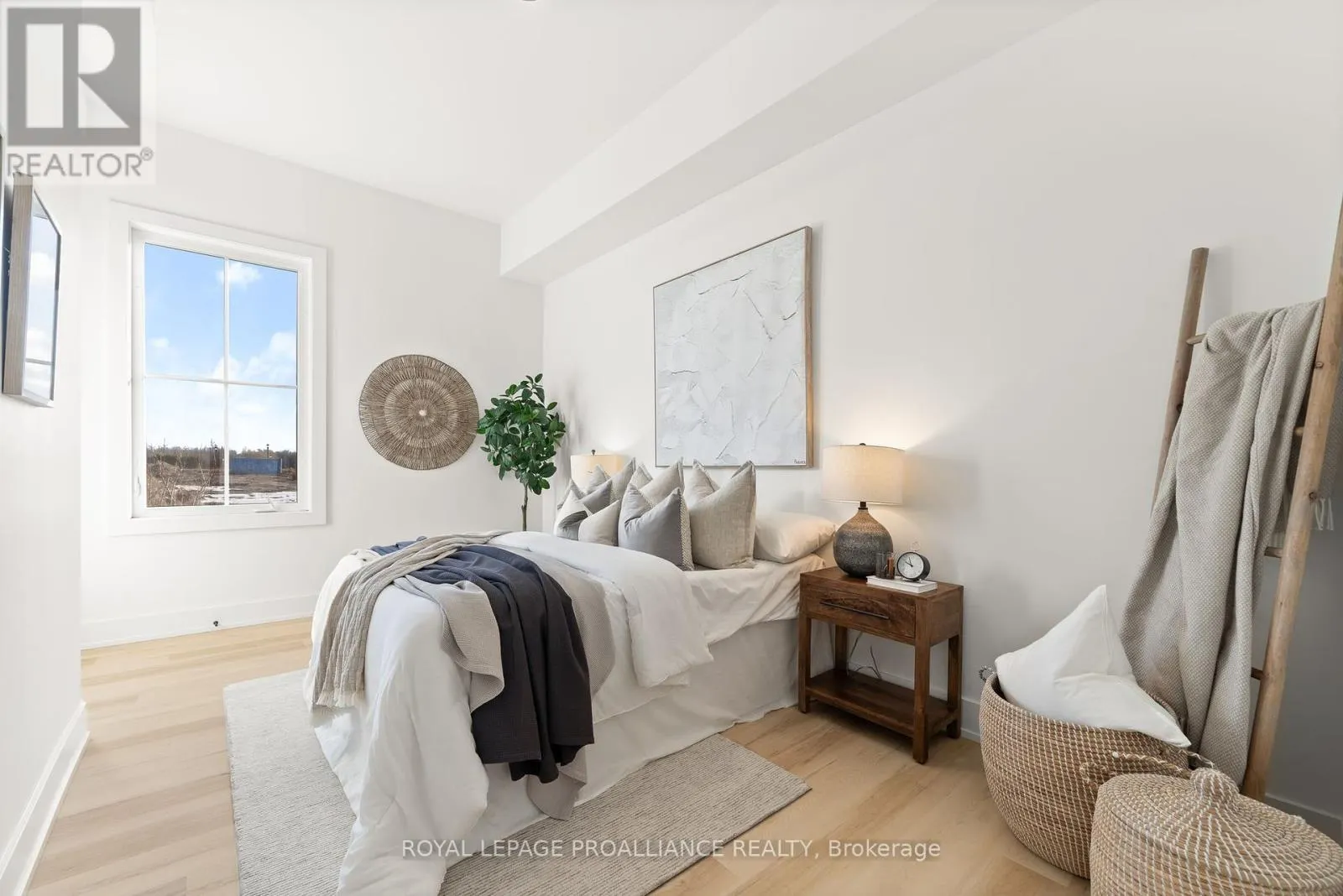 202 - 941 CHARLES WILSON PARKWAY, #202