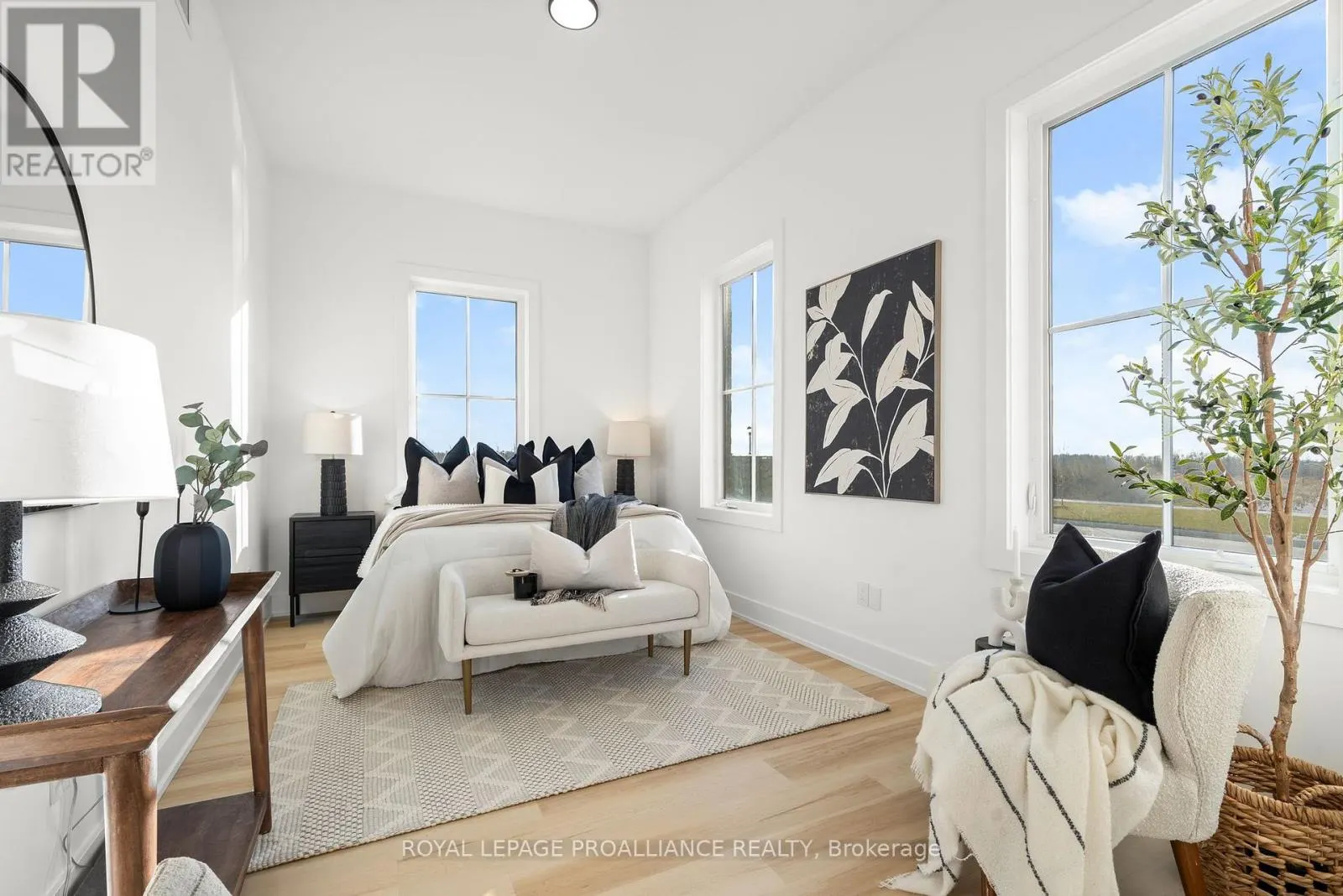 202 - 941 CHARLES WILSON PARKWAY, #202