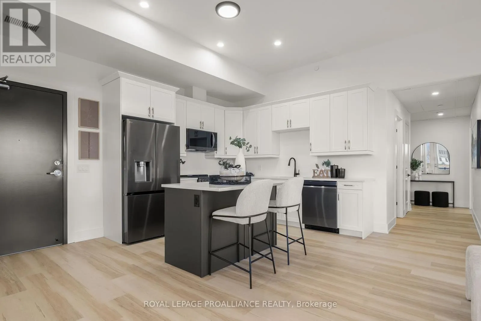 202 - 941 CHARLES WILSON PARKWAY, #202