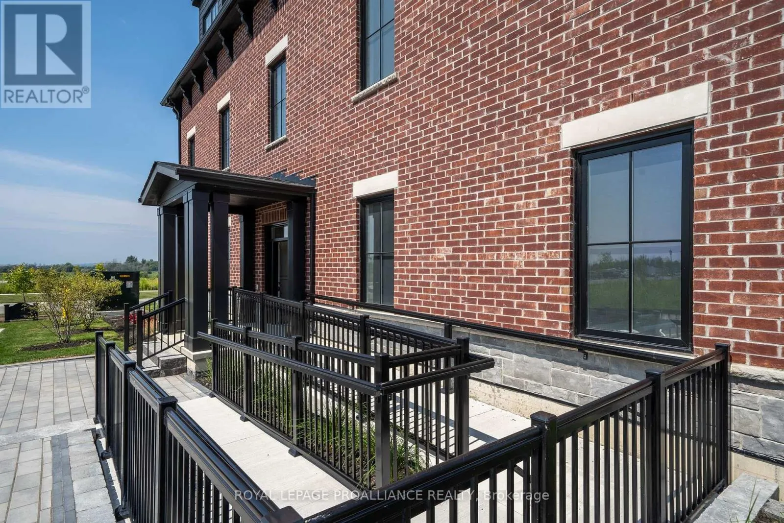 202 - 941 CHARLES WILSON PARKWAY, #202