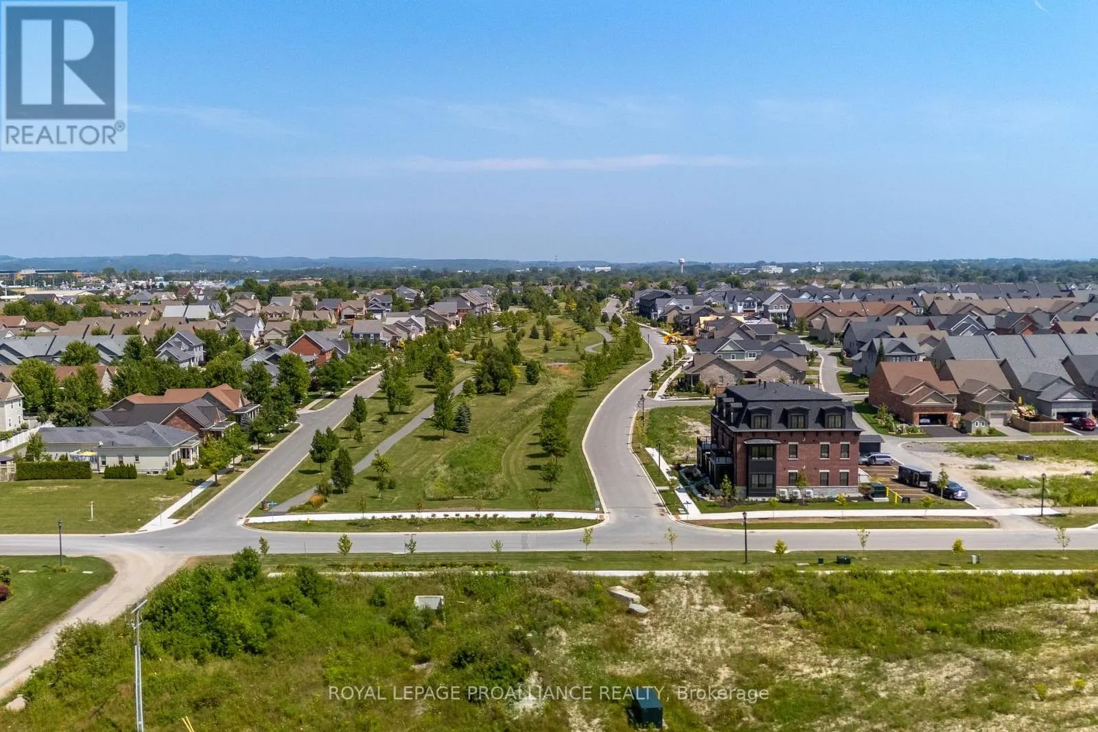 202 - 941 CHARLES WILSON PARKWAY, #202