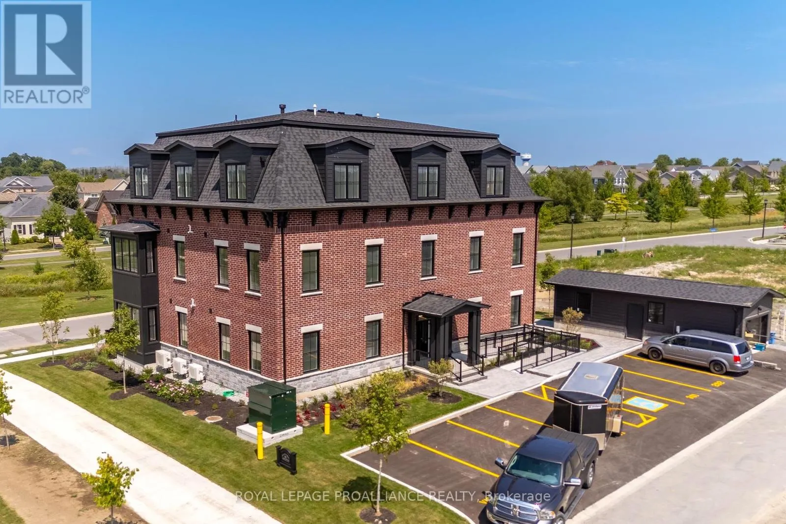 202 - 941 CHARLES WILSON PARKWAY, #202