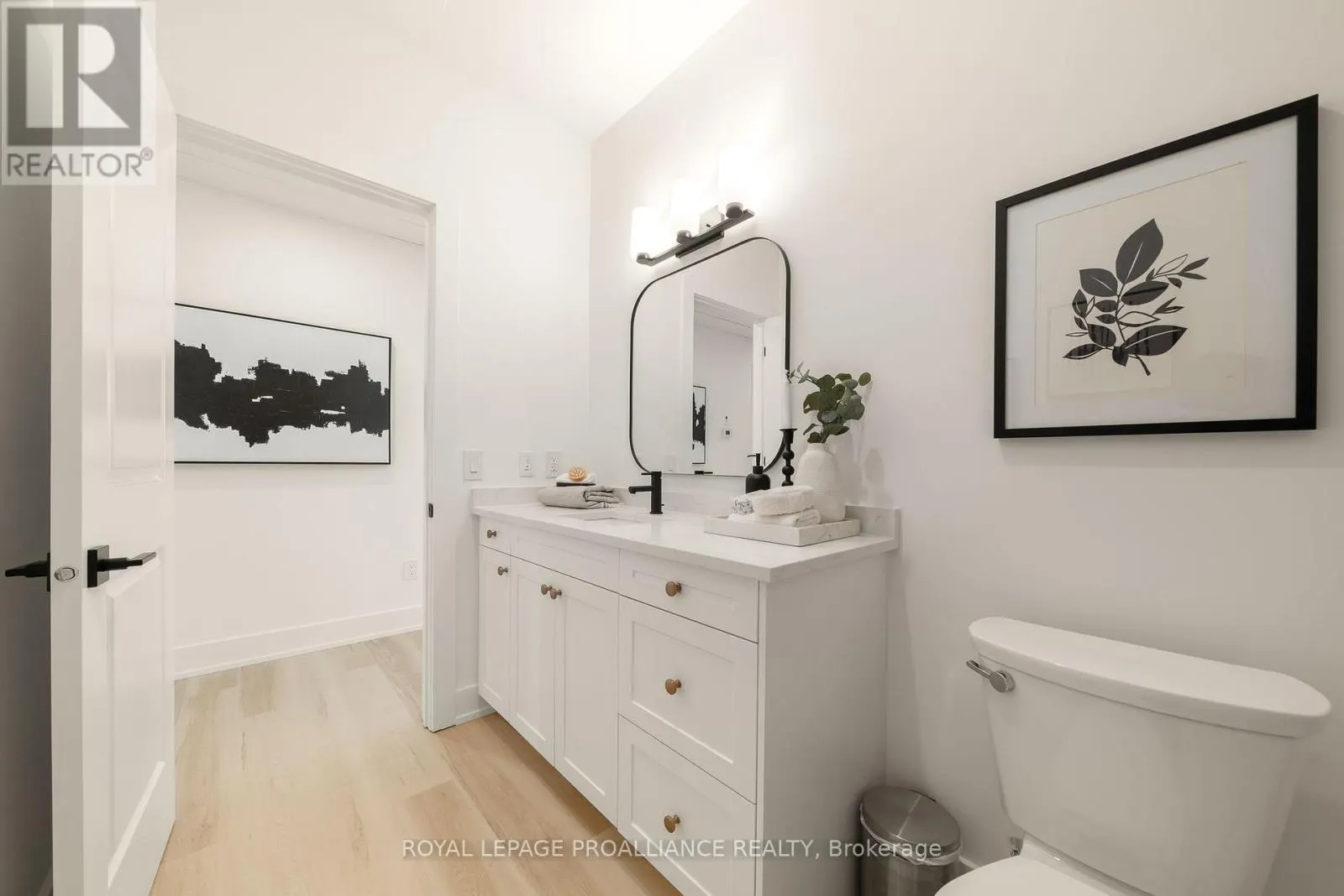 202 - 941 CHARLES WILSON PARKWAY, #202