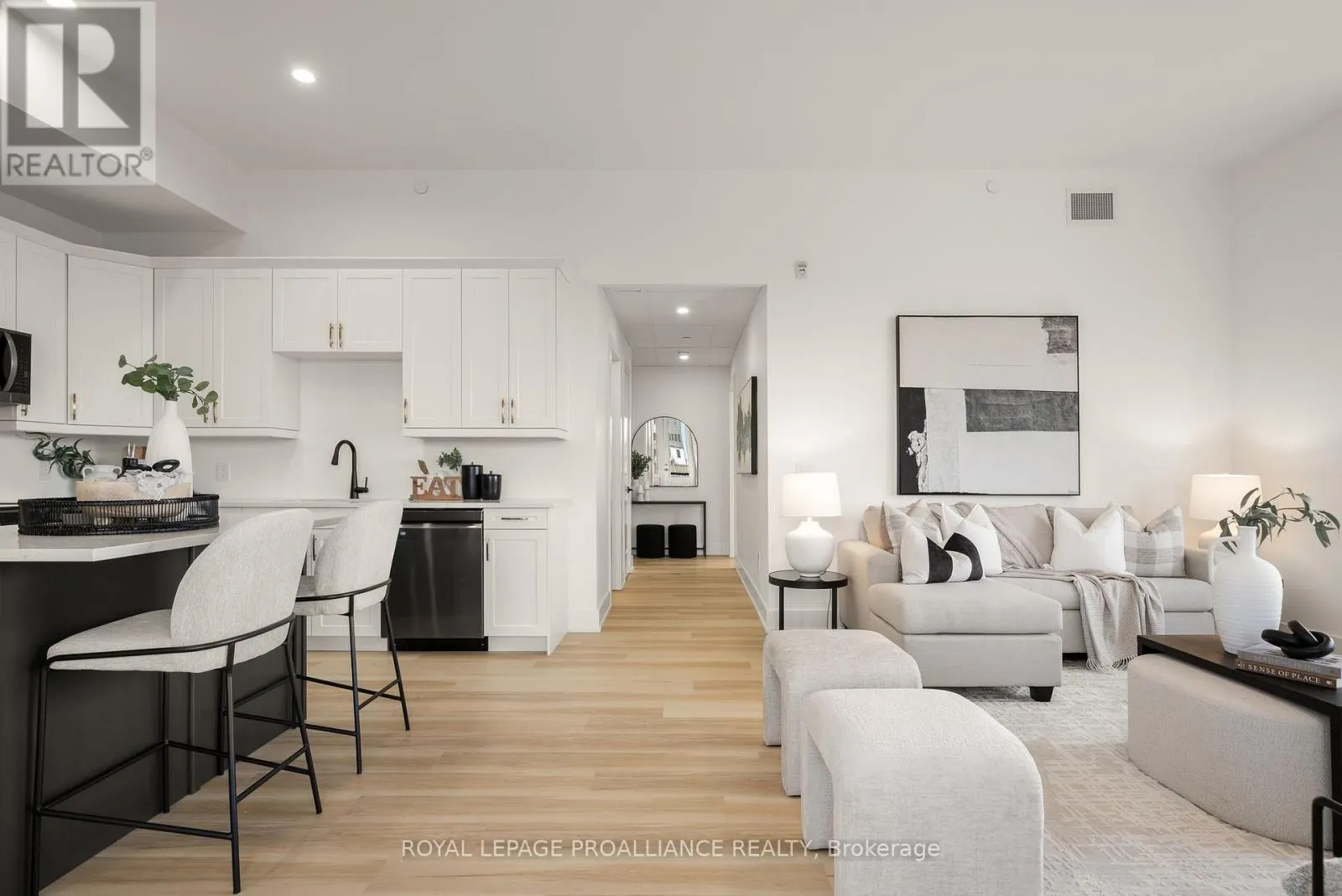 202 - 941 CHARLES WILSON PARKWAY, #202