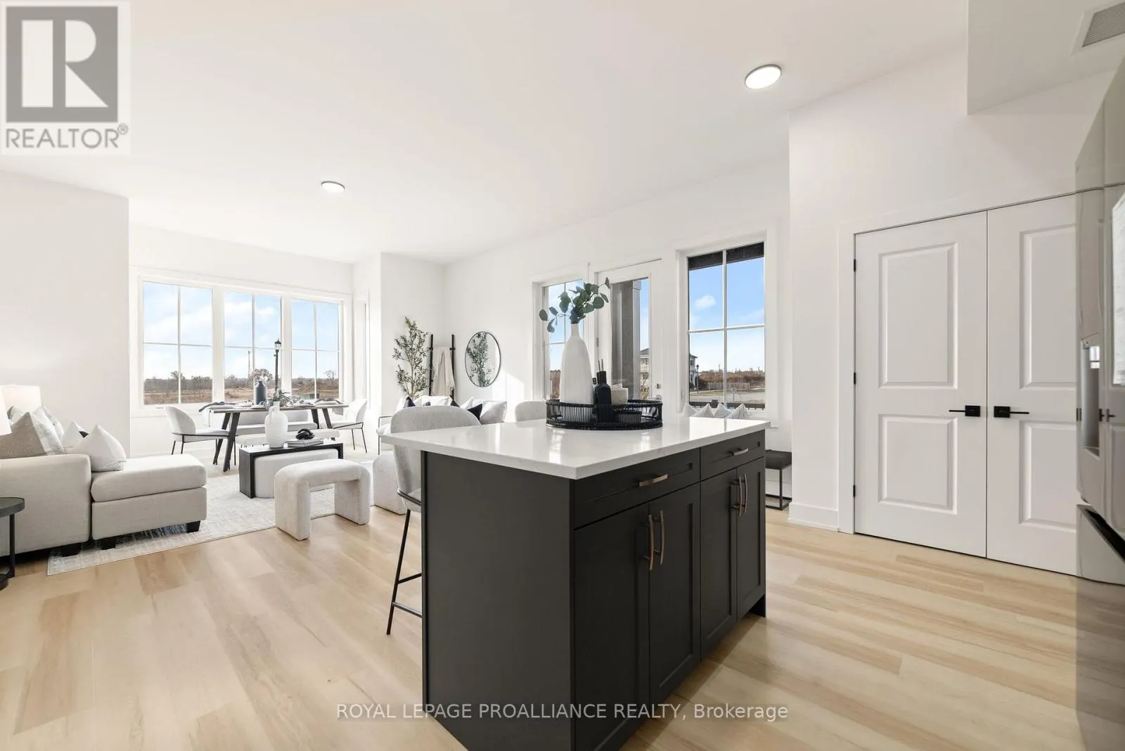 202 - 941 CHARLES WILSON PARKWAY, #202