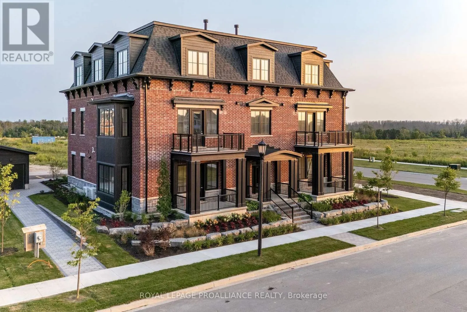 202 - 941 CHARLES WILSON PARKWAY, #202
