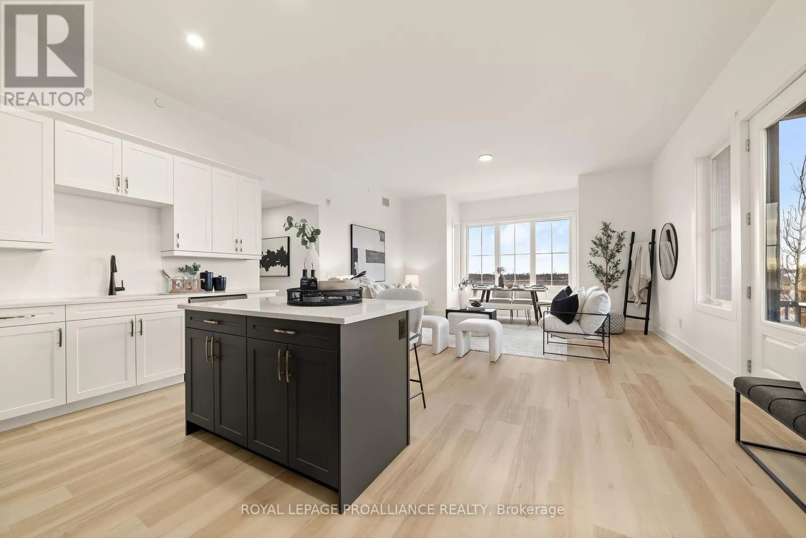 202 - 941 CHARLES WILSON PARKWAY, #202