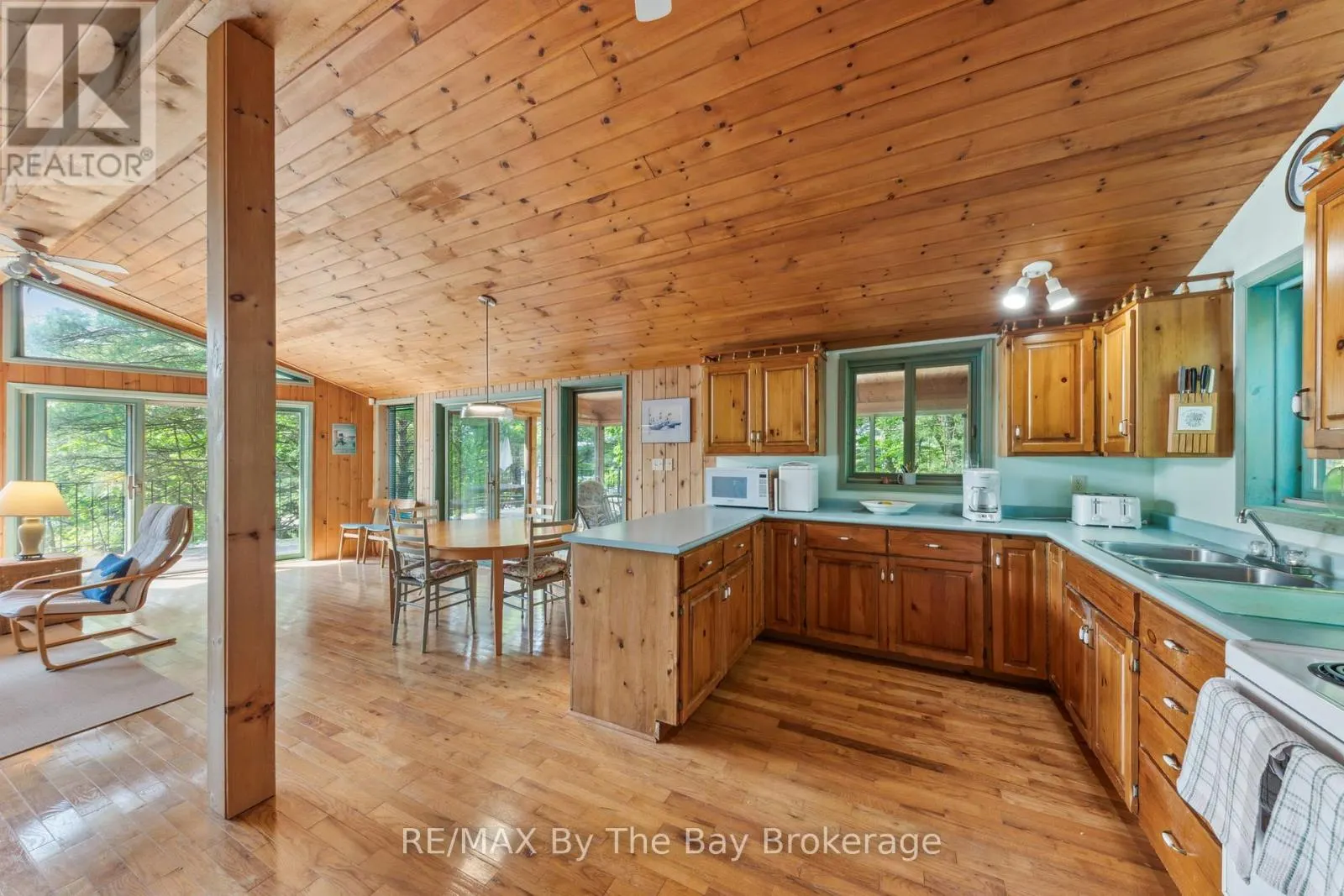 12 IS 3900 GEORGIAN BAY