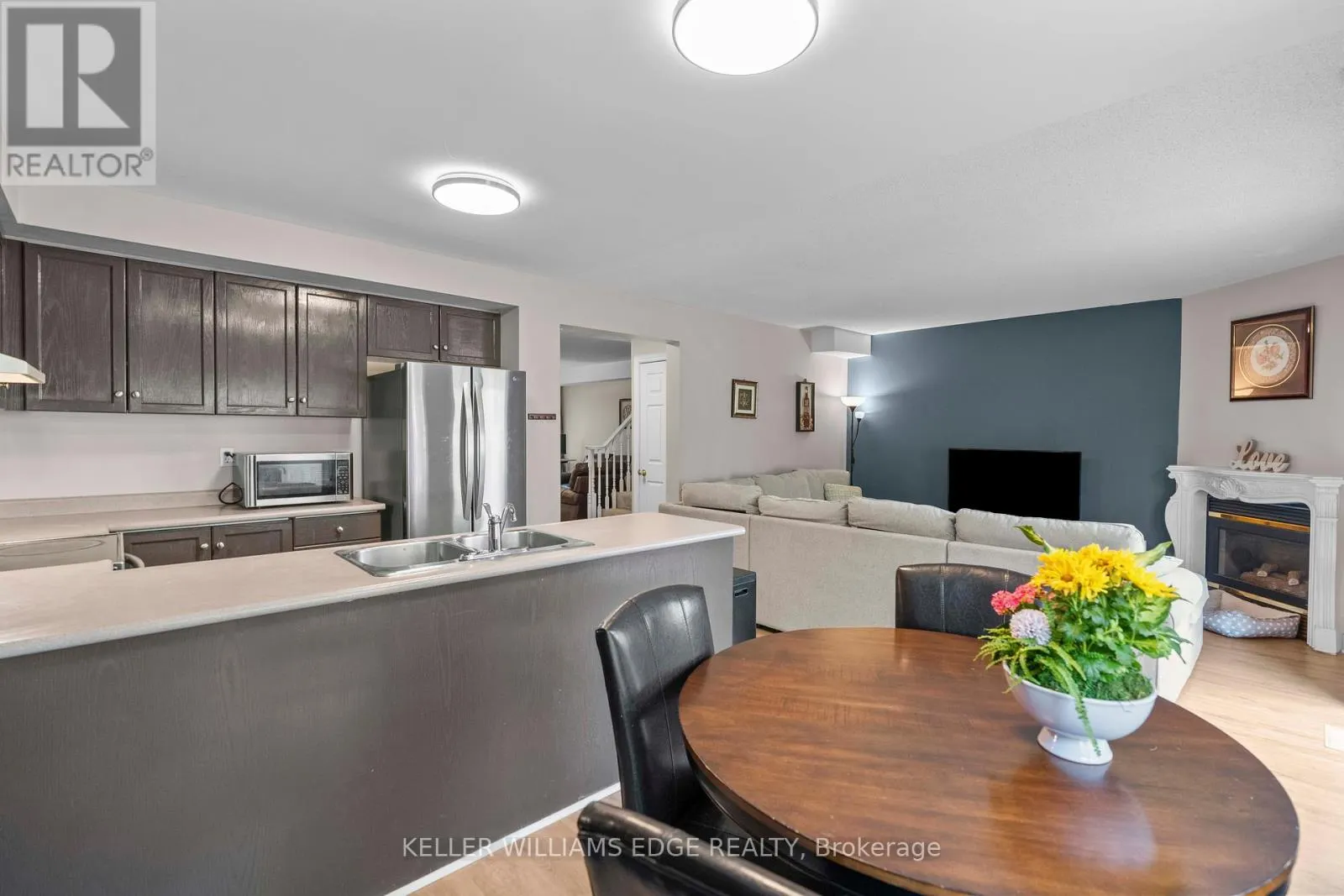 10 - 320 HAMILTON DRIVE