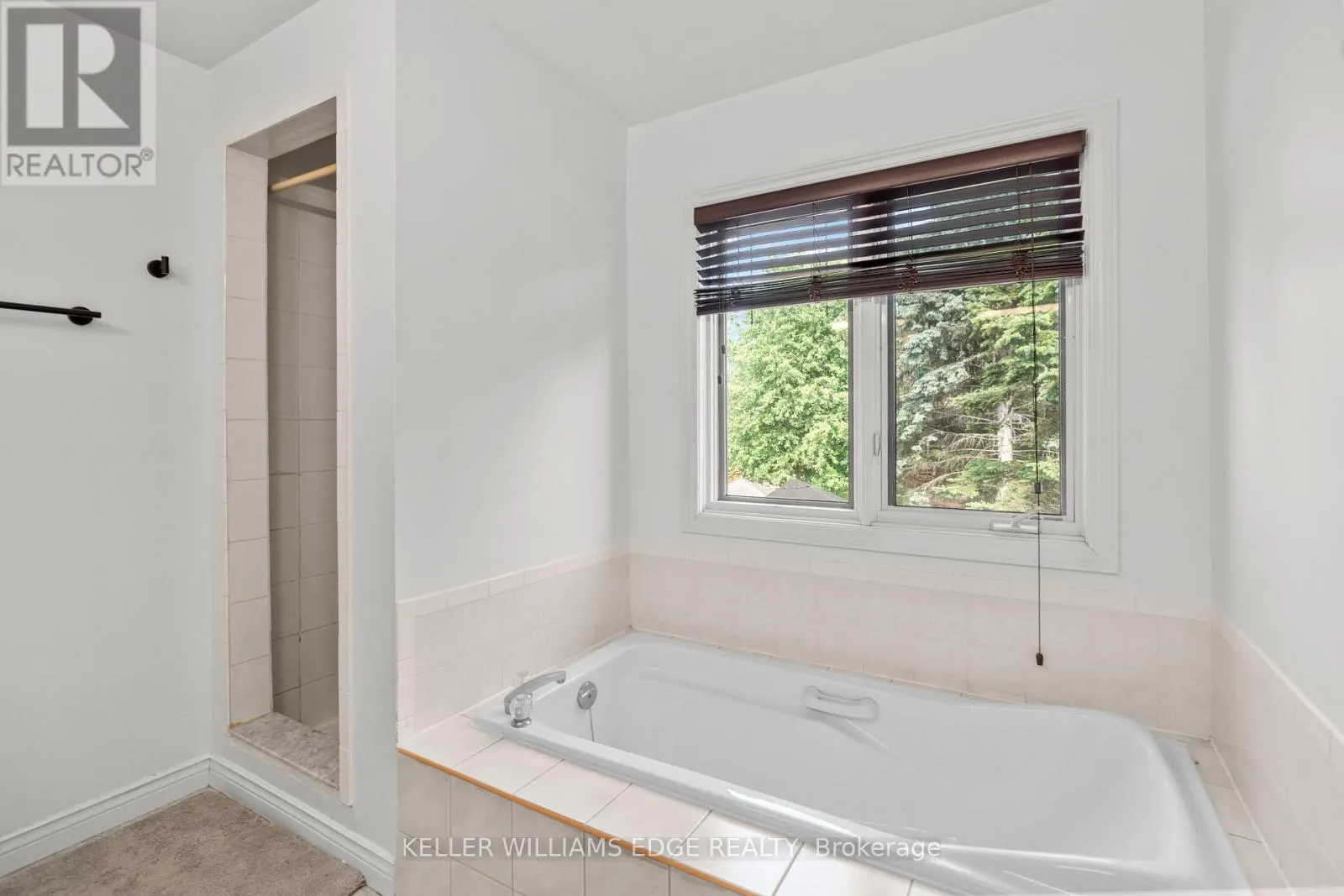10 - 320 HAMILTON DRIVE