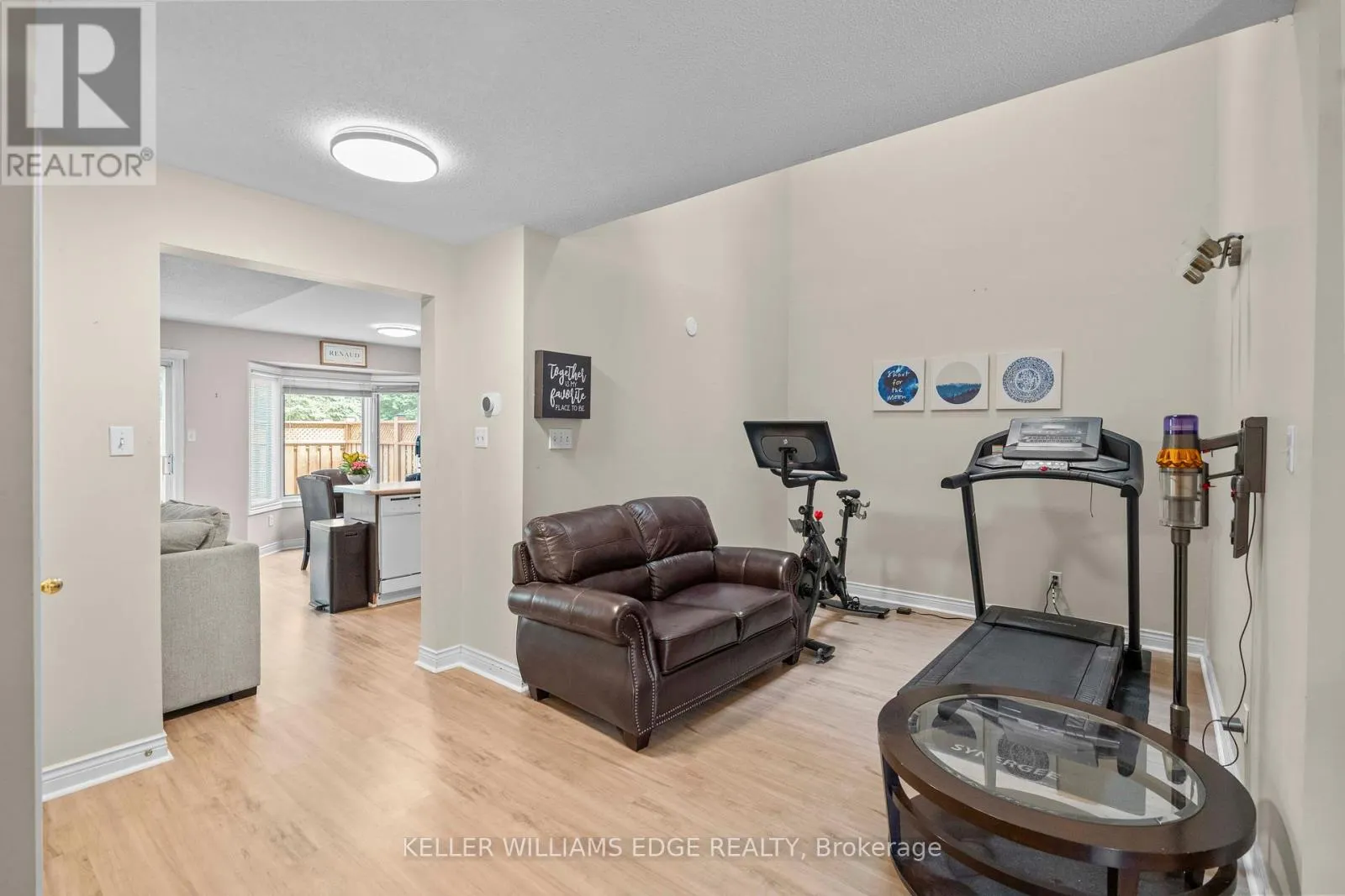 10 - 320 HAMILTON DRIVE