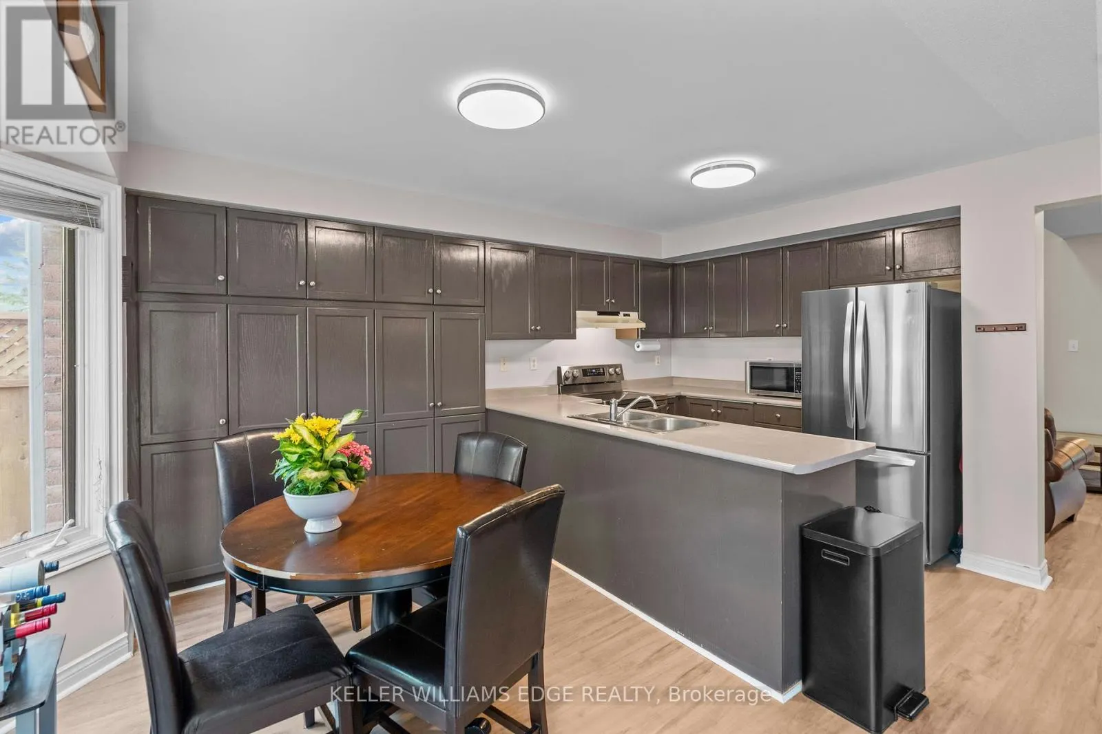 10 - 320 HAMILTON DRIVE