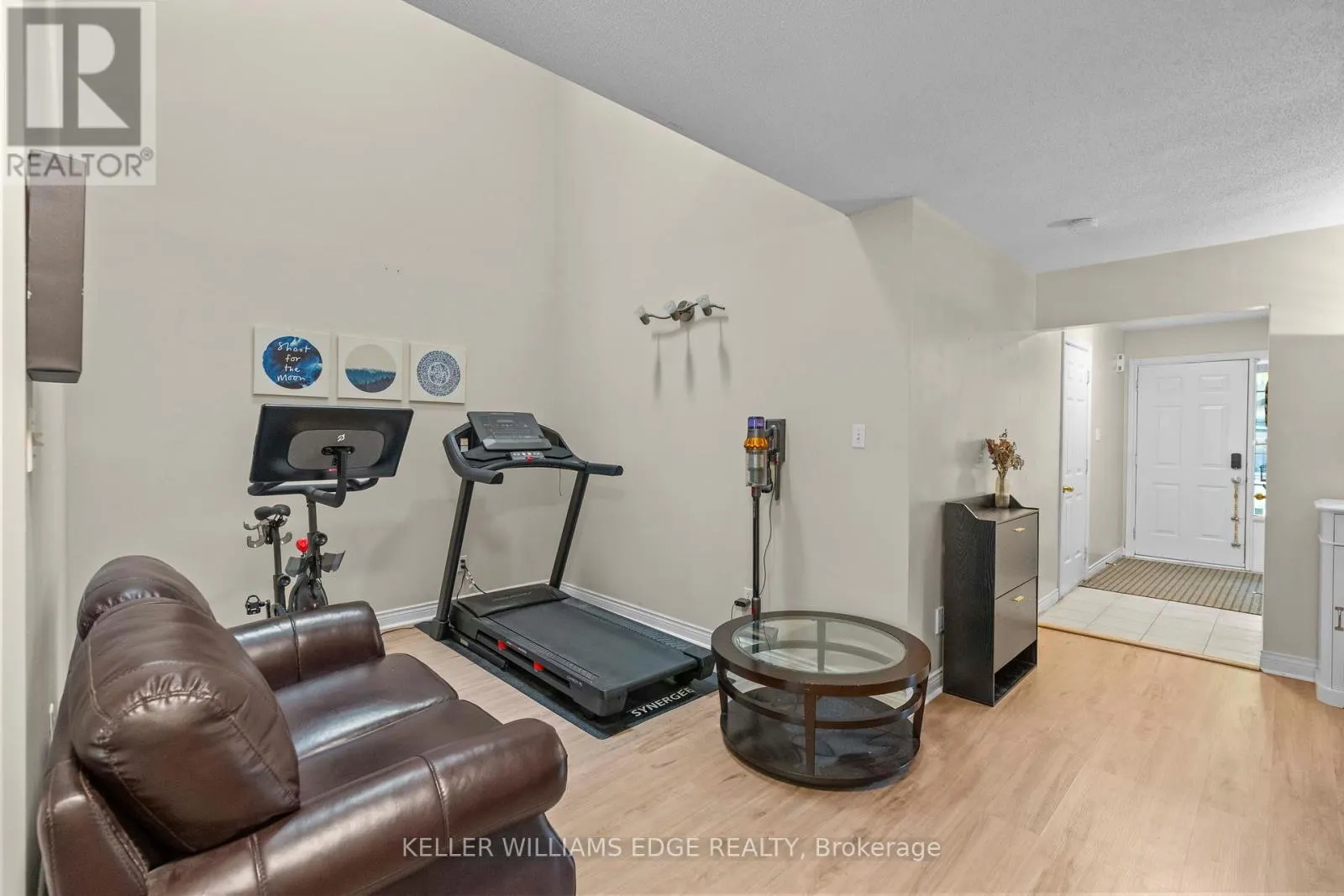 10 - 320 HAMILTON DRIVE