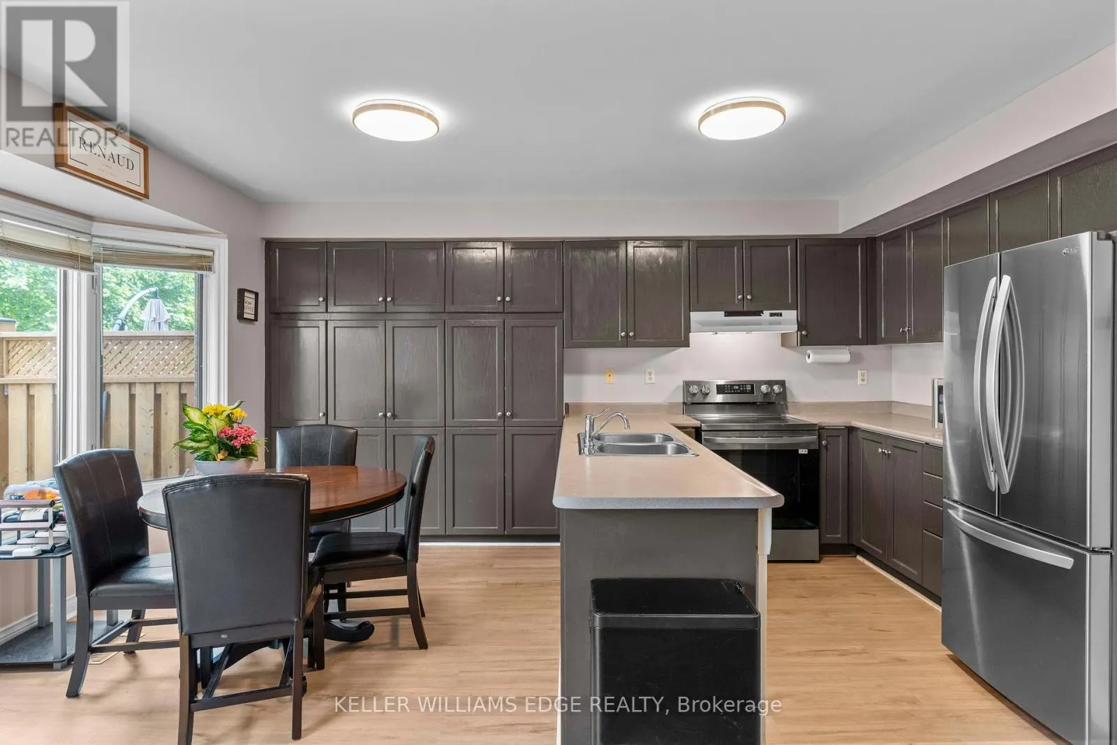 10 - 320 HAMILTON DRIVE