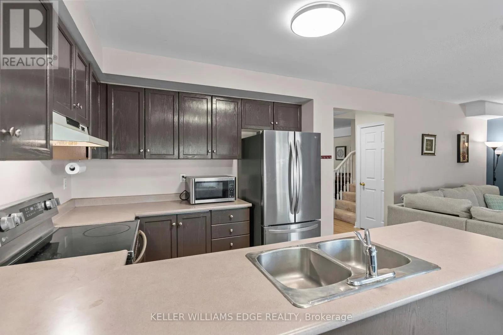 10 - 320 HAMILTON DRIVE