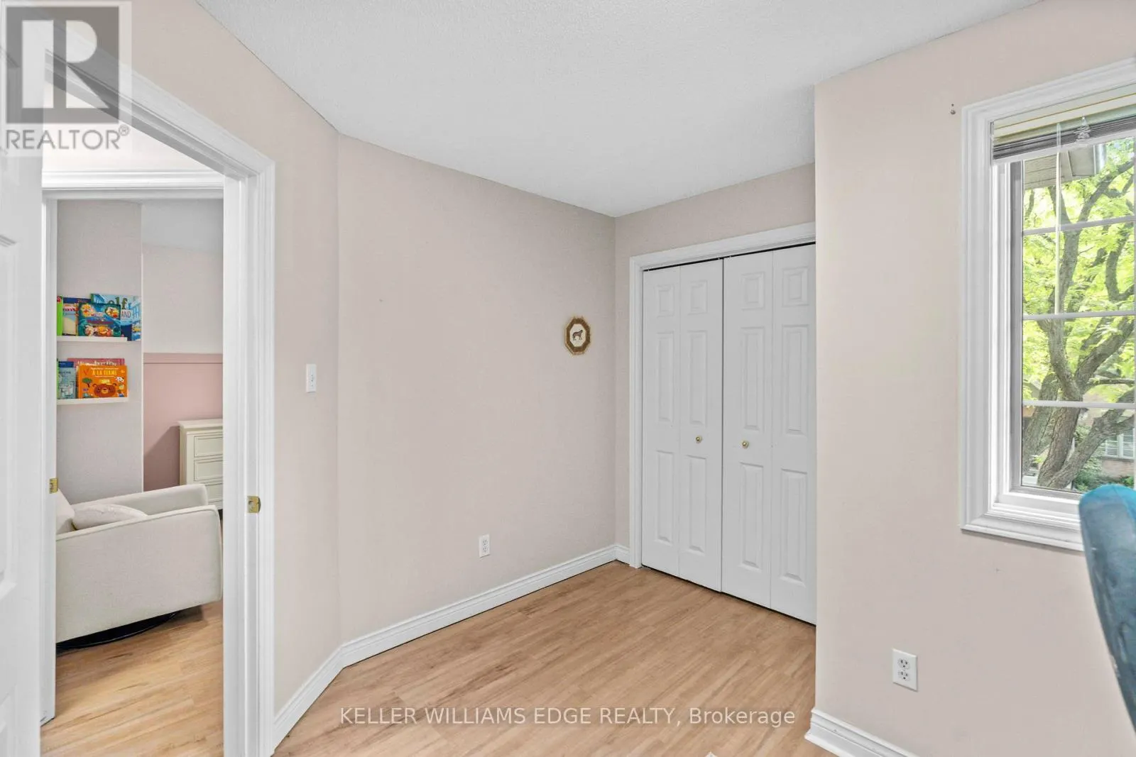 10 - 320 HAMILTON DRIVE