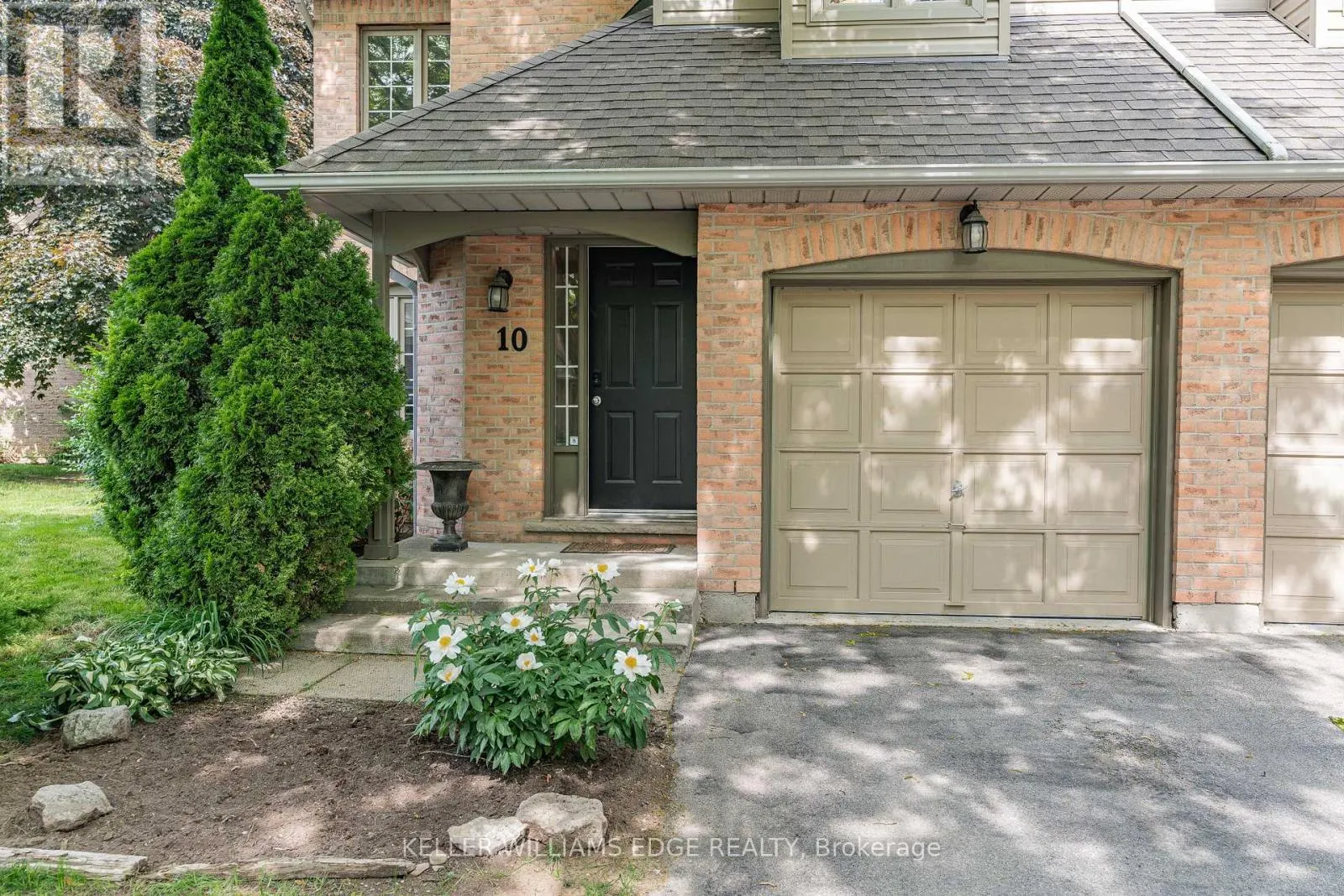 10 - 320 HAMILTON DRIVE