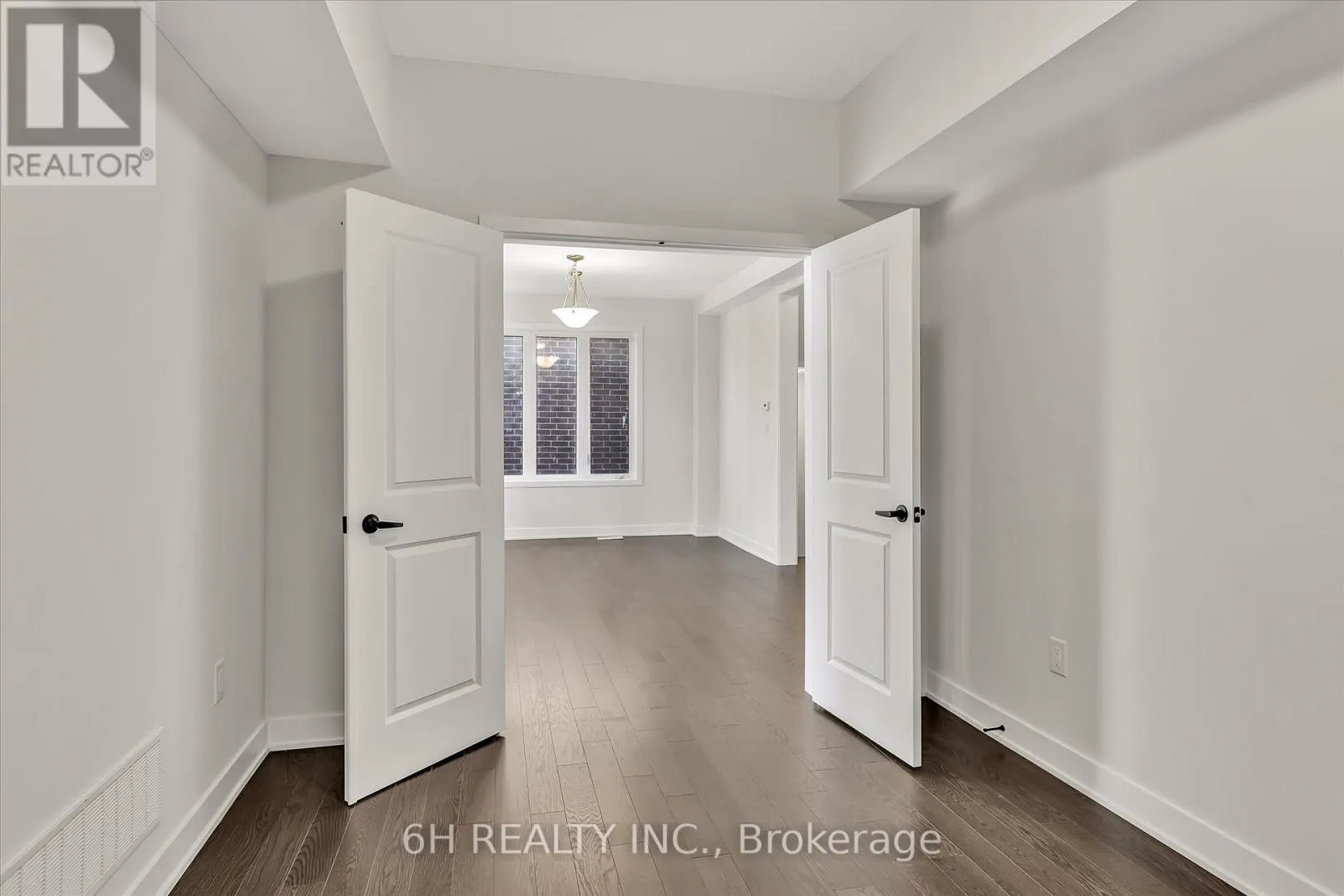 329 O'TOOLE CRESCENT
