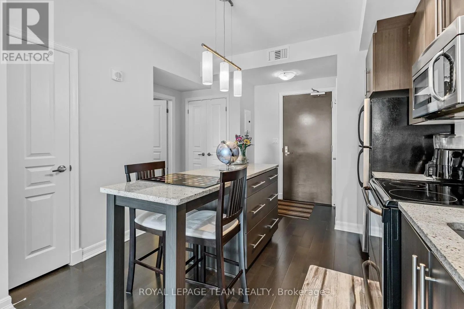 509 - 238 BESSERER STREET E