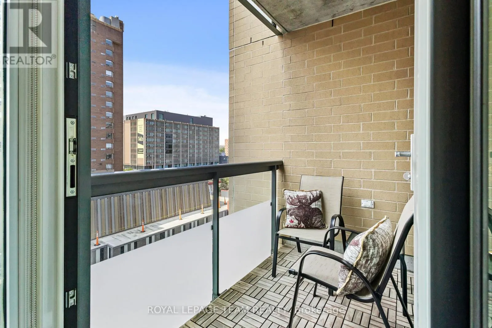 509 - 238 BESSERER STREET E