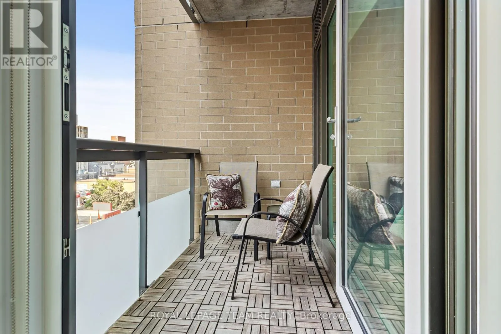 509 - 238 BESSERER STREET E