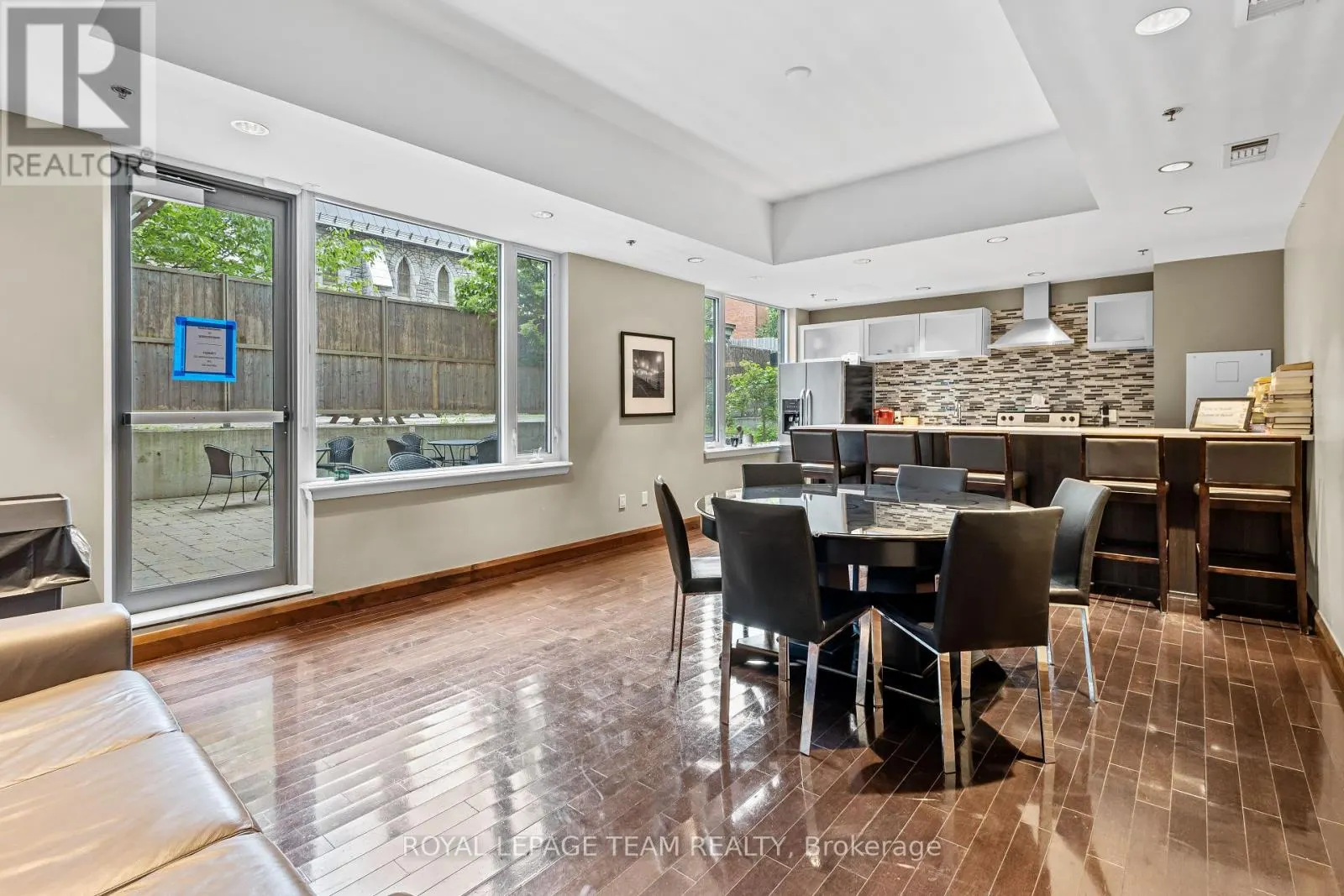 509 - 238 BESSERER STREET E