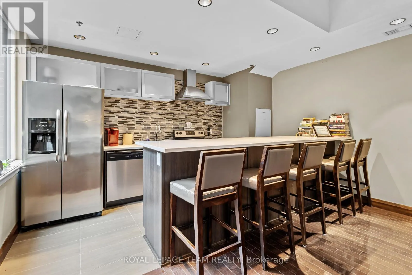 509 - 238 BESSERER STREET E