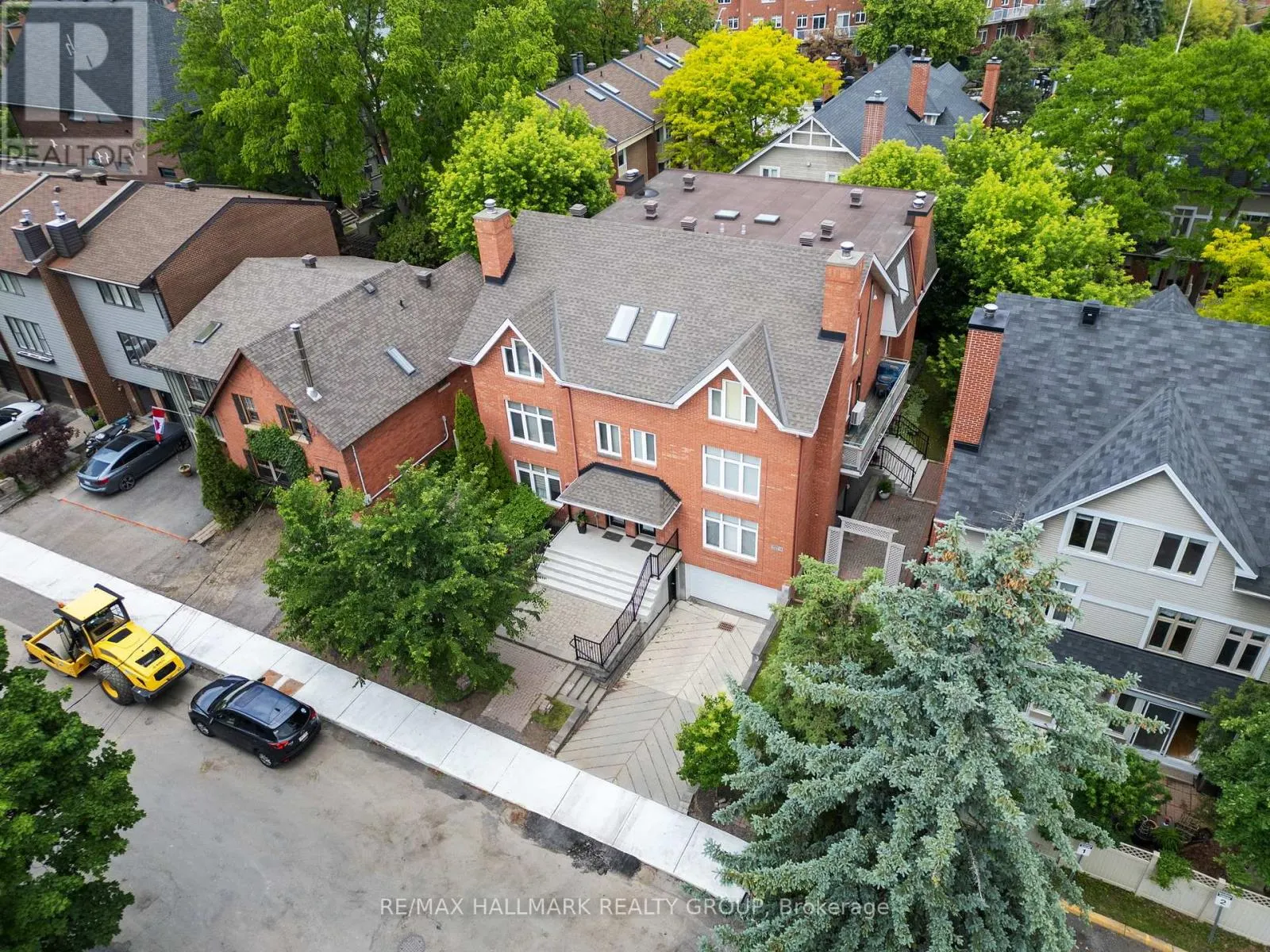 2 - 19 MONTCALM STREET