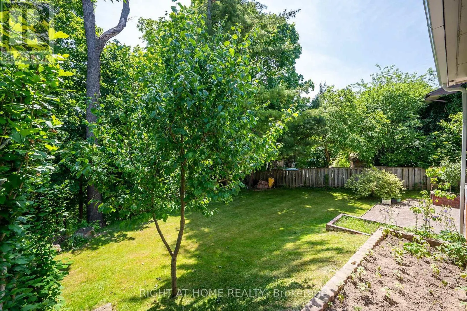 85 ROBINHOOD DRIVE