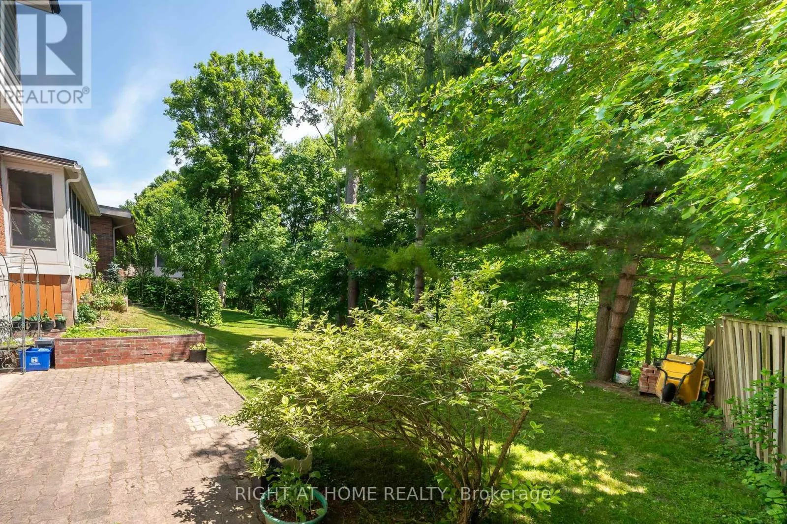 85 ROBINHOOD DRIVE
