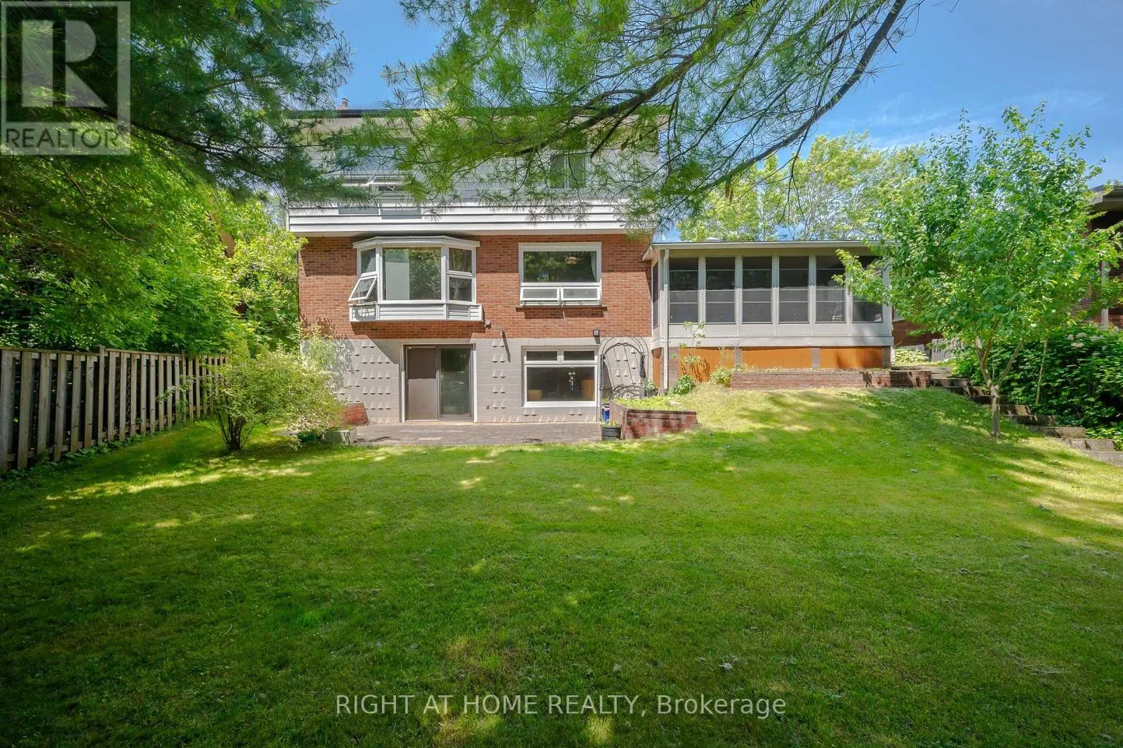 85 ROBINHOOD DRIVE