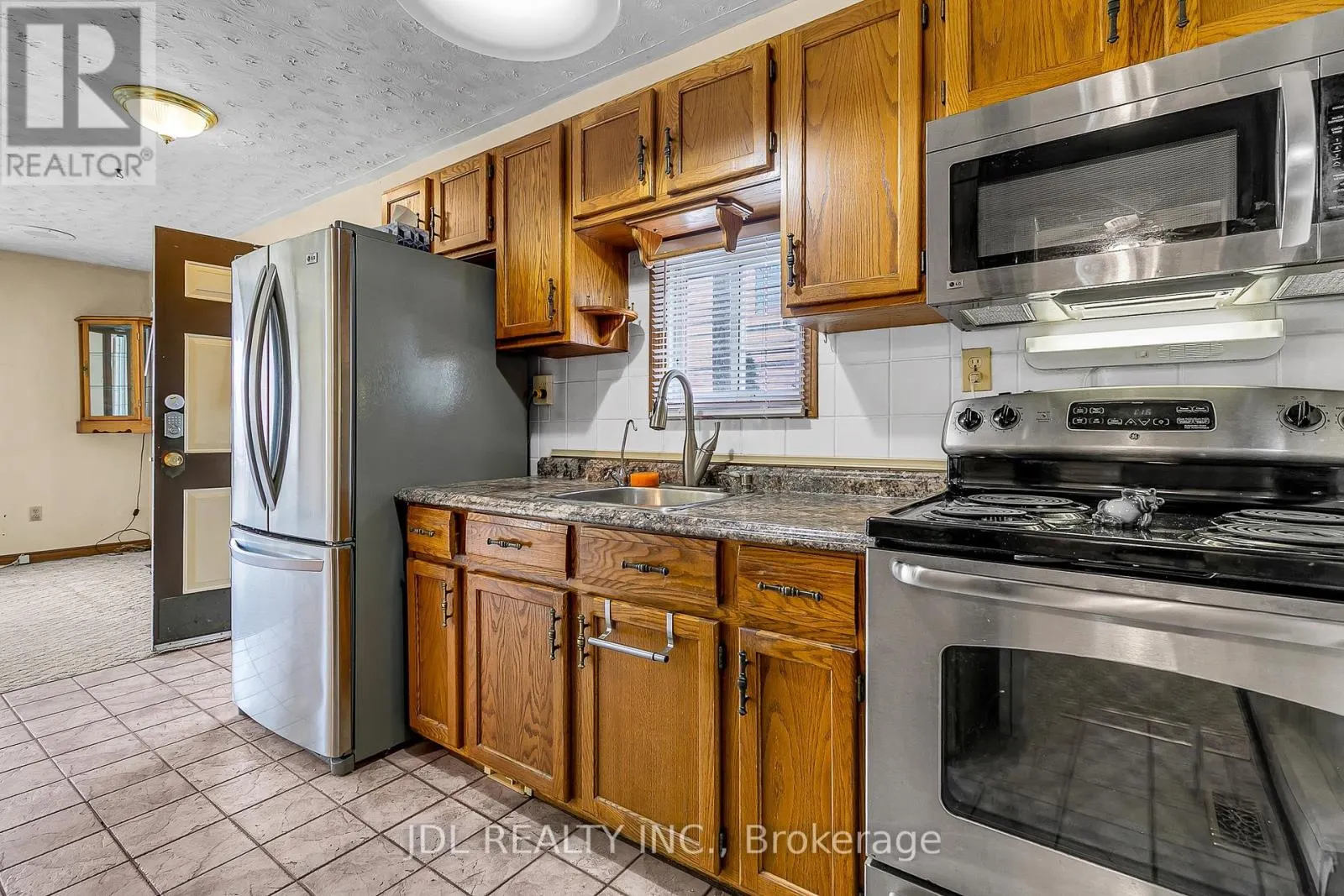 48 - 1192 SHORELINE AVENUE