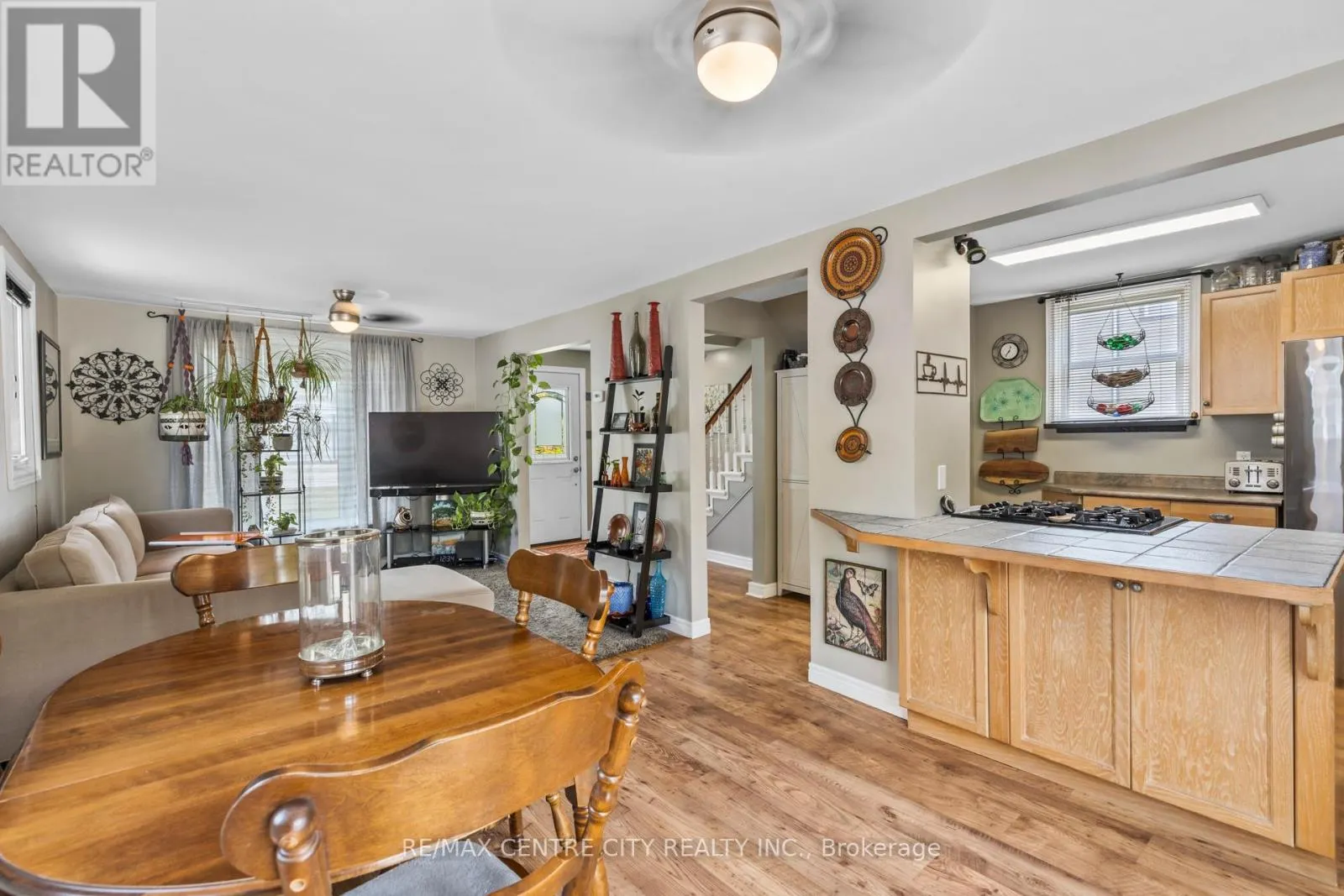 15 SUNSET DRIVE