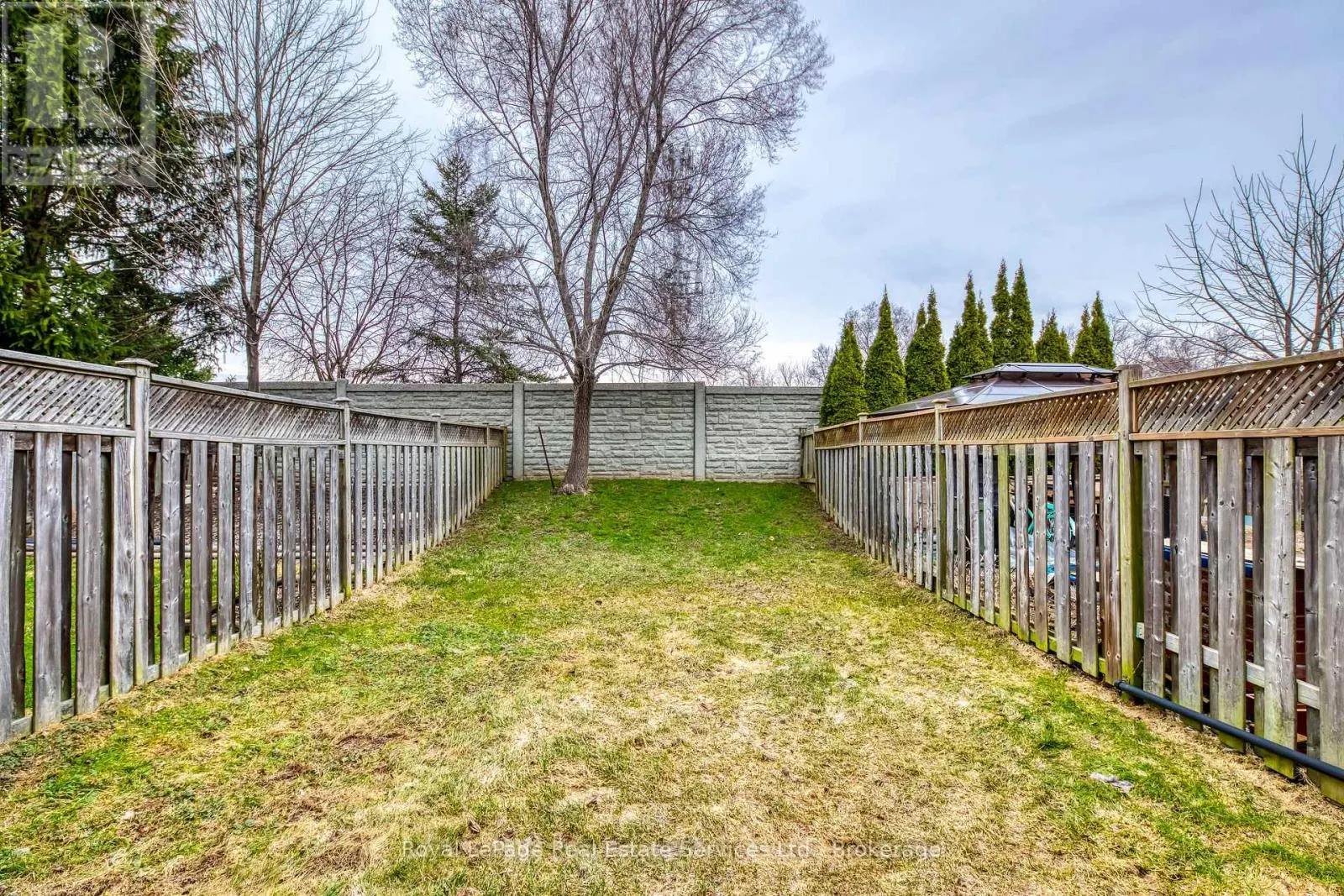 39 FOXBOROUGH DRIVE