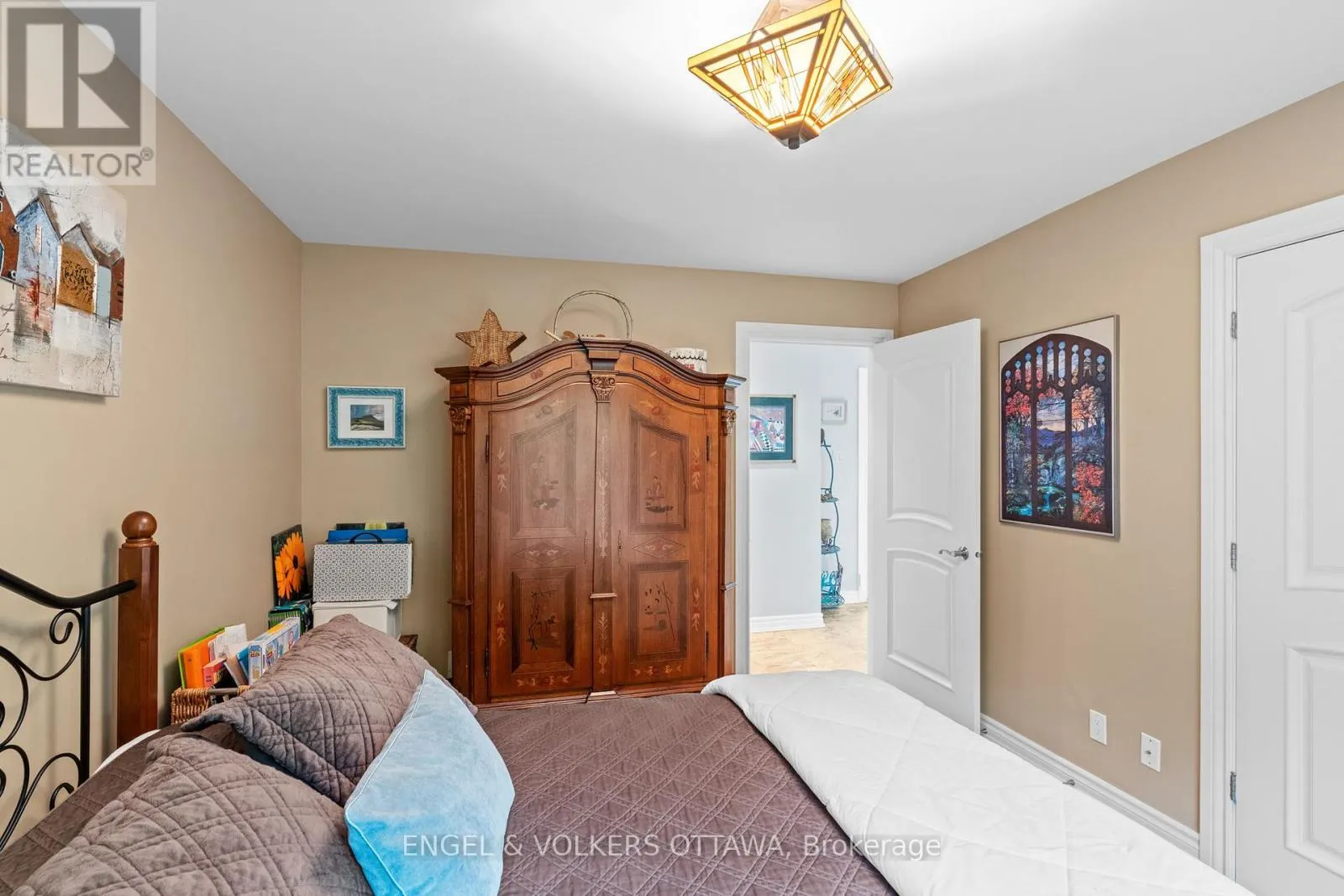 24 DORIS AVENUE