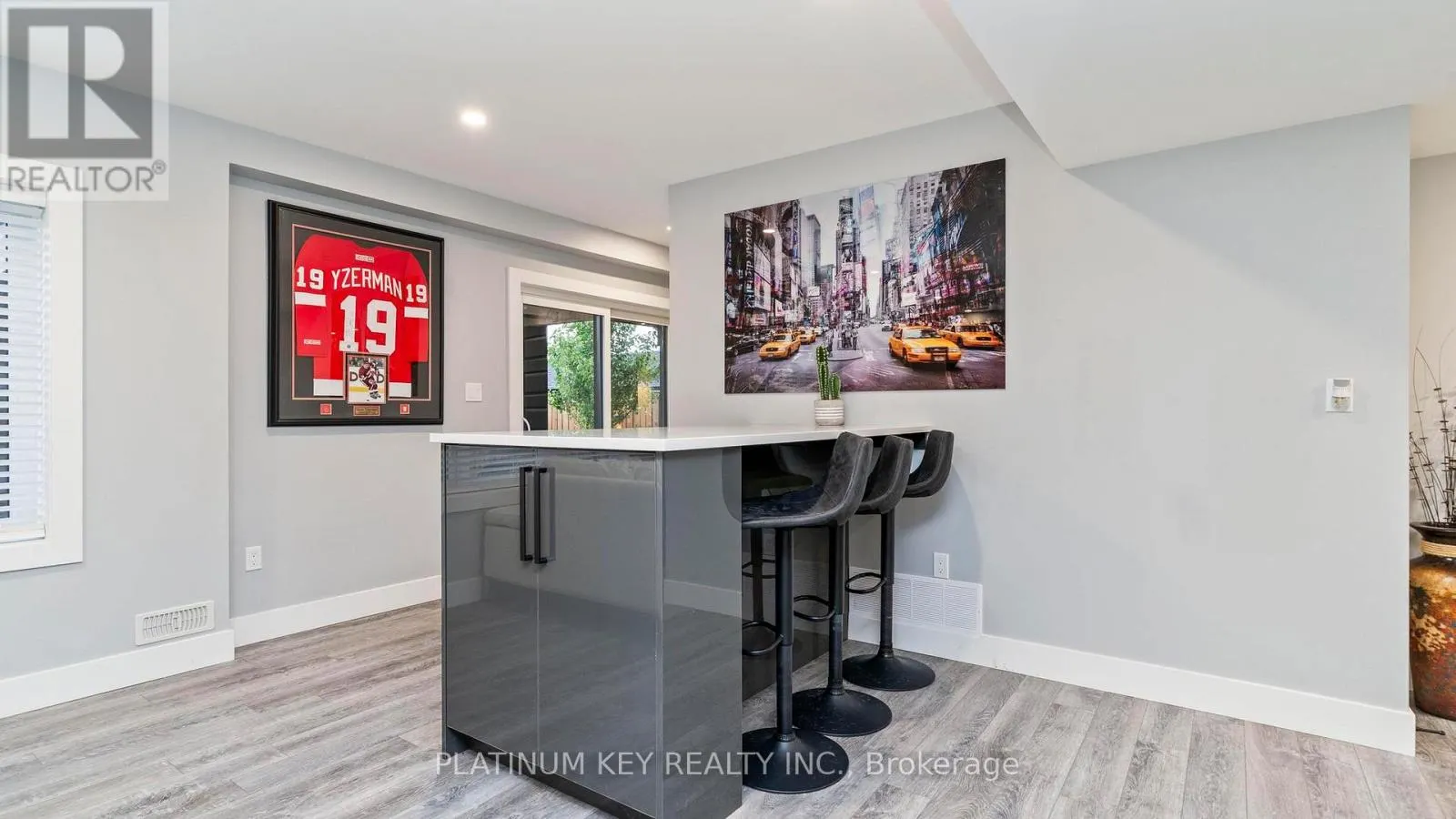 83 DAVENTRY WAY