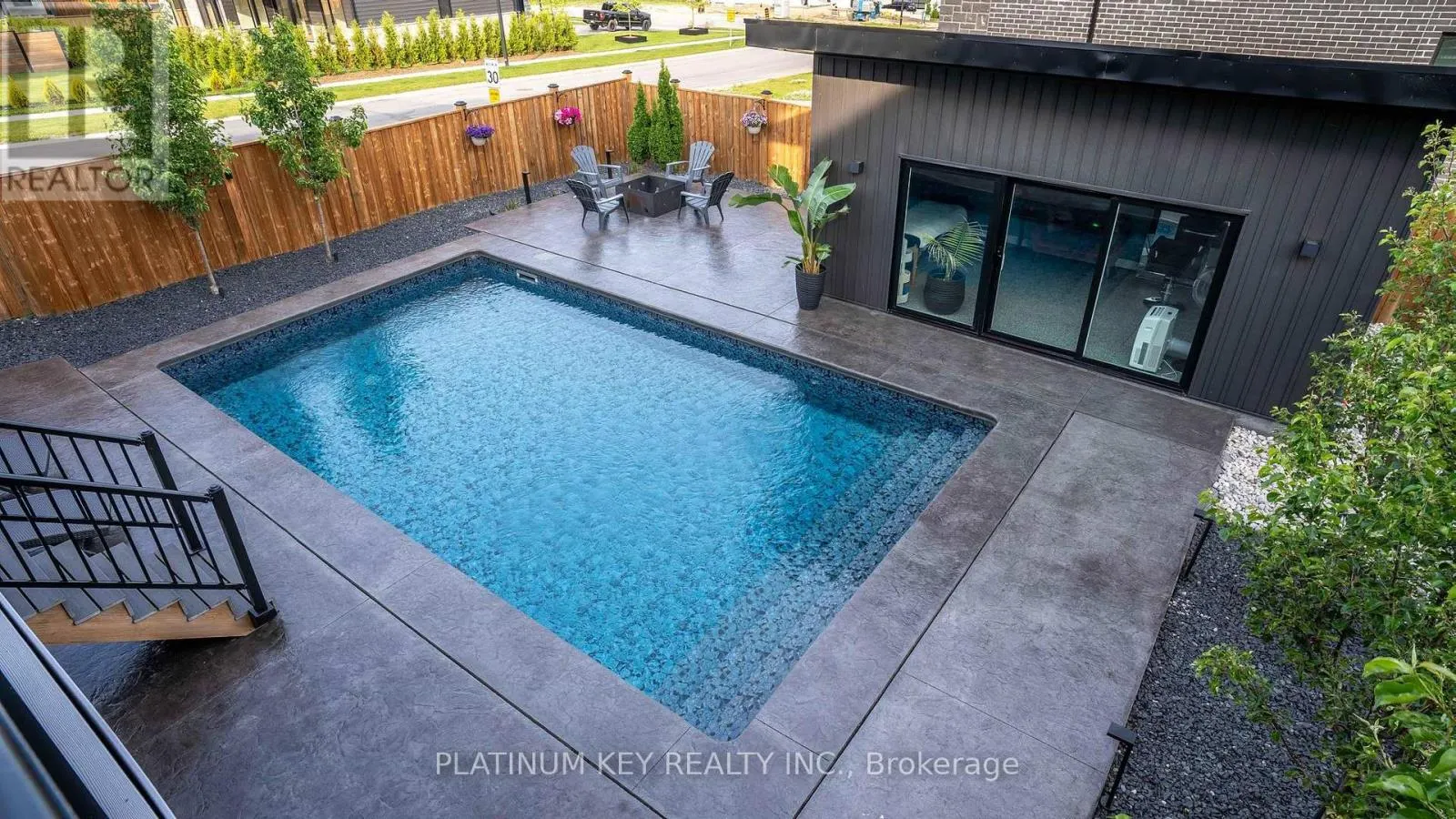 83 DAVENTRY WAY