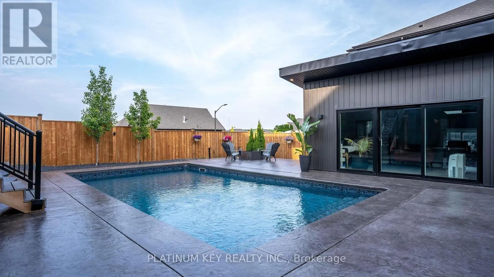 83 DAVENTRY WAY