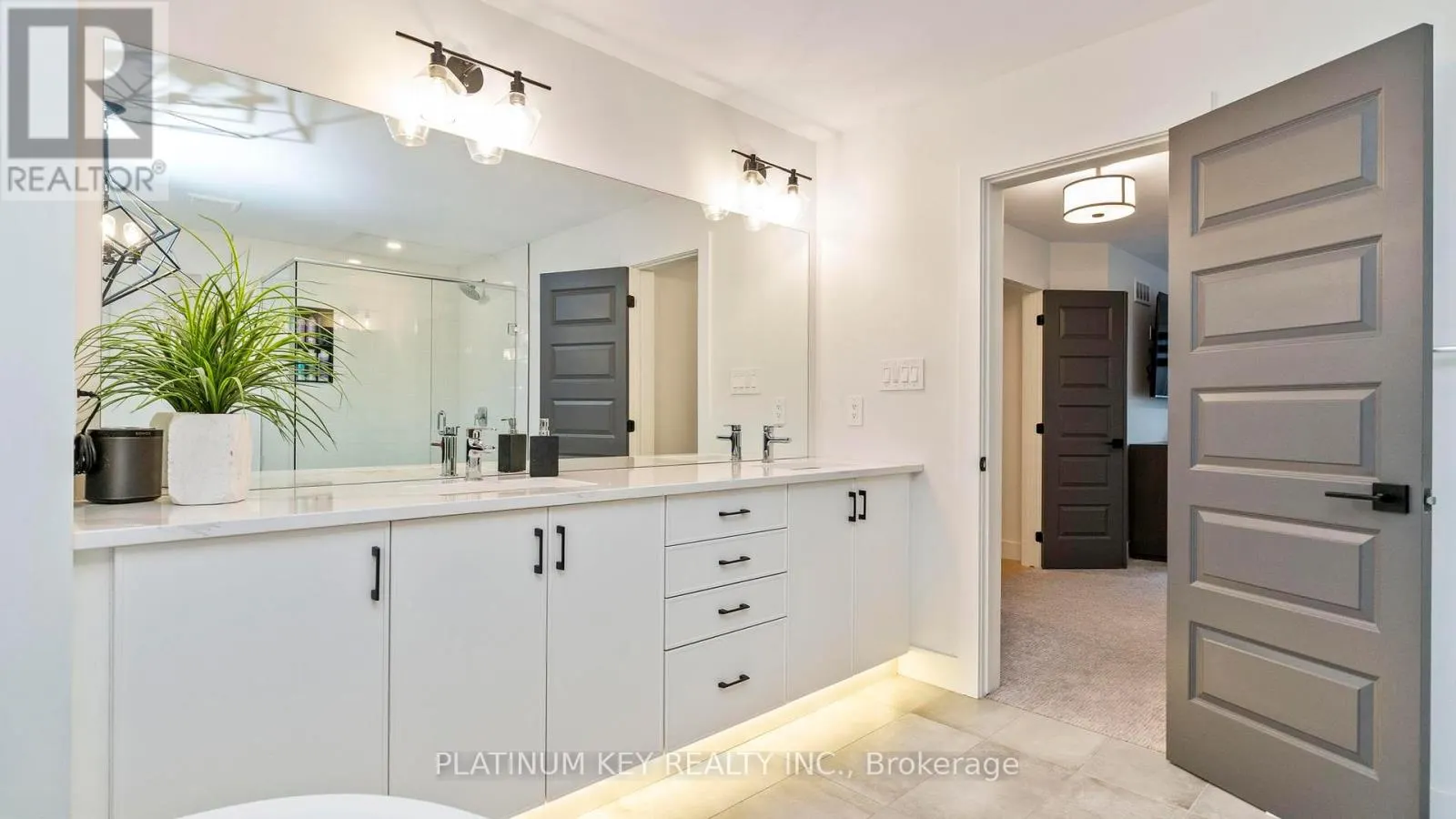 83 DAVENTRY WAY