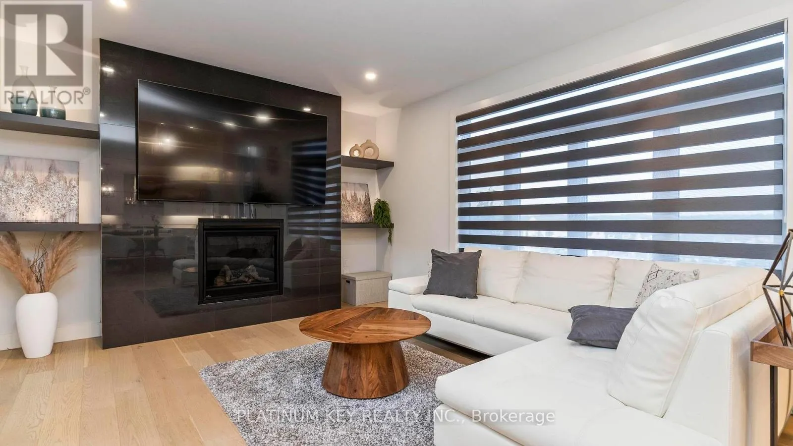 83 DAVENTRY WAY
