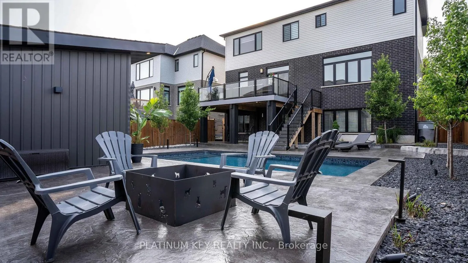 83 DAVENTRY WAY