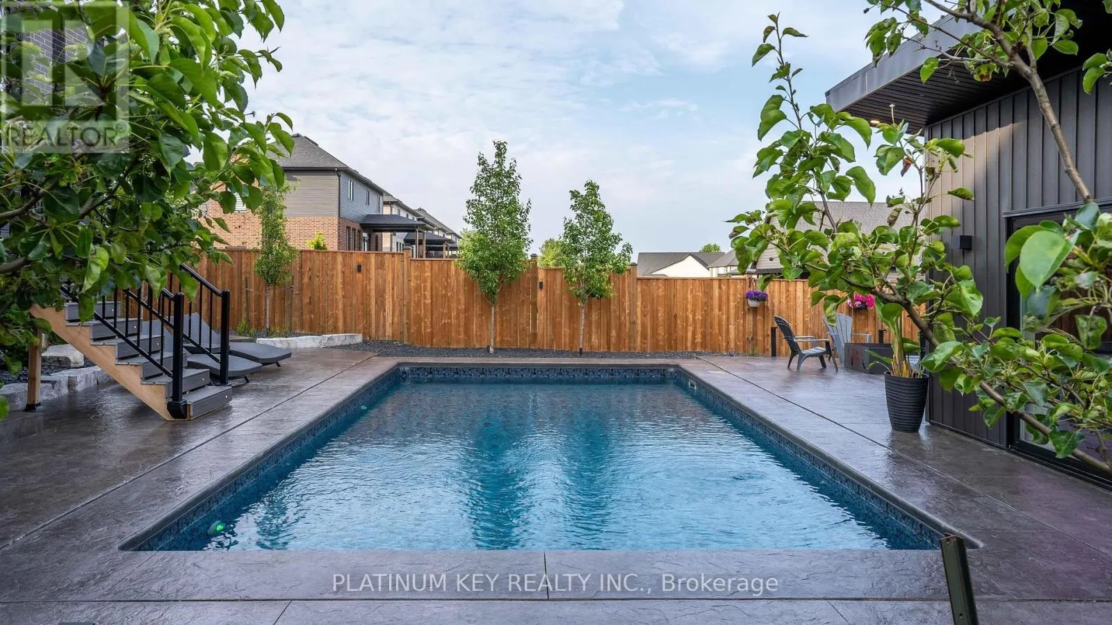 83 DAVENTRY WAY