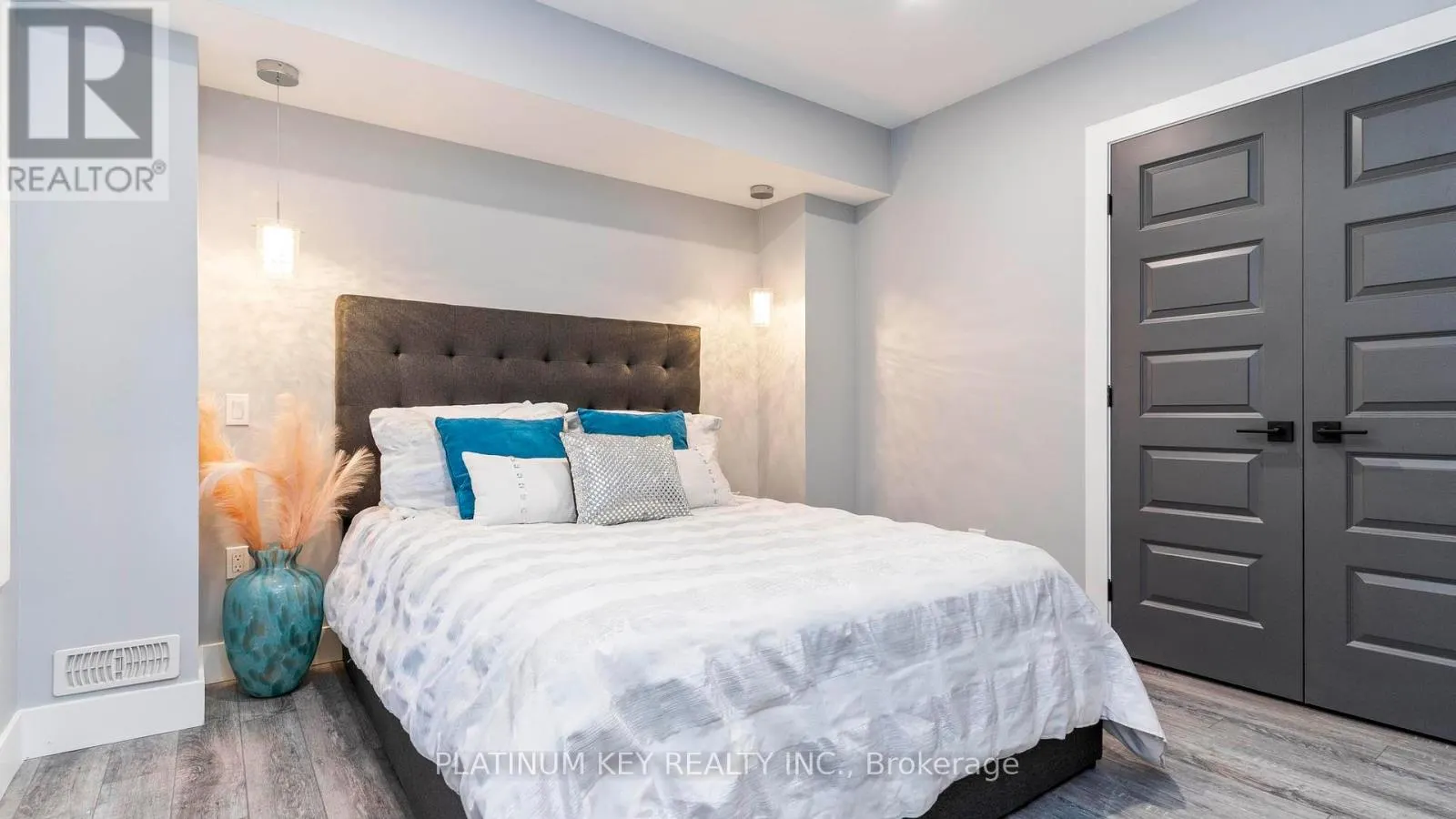 83 DAVENTRY WAY