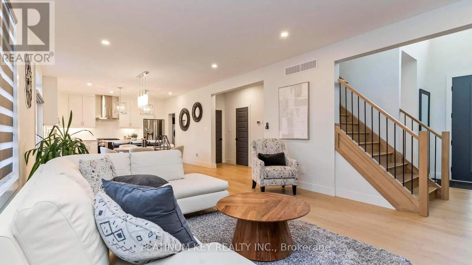 83 DAVENTRY WAY