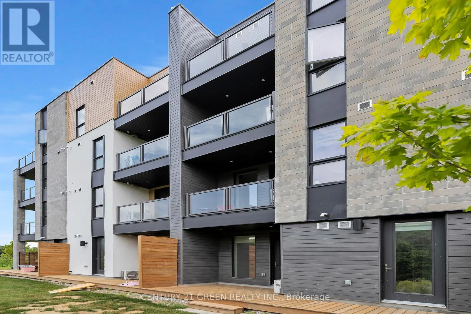 32 - 261 WOODBINE AVENUE
