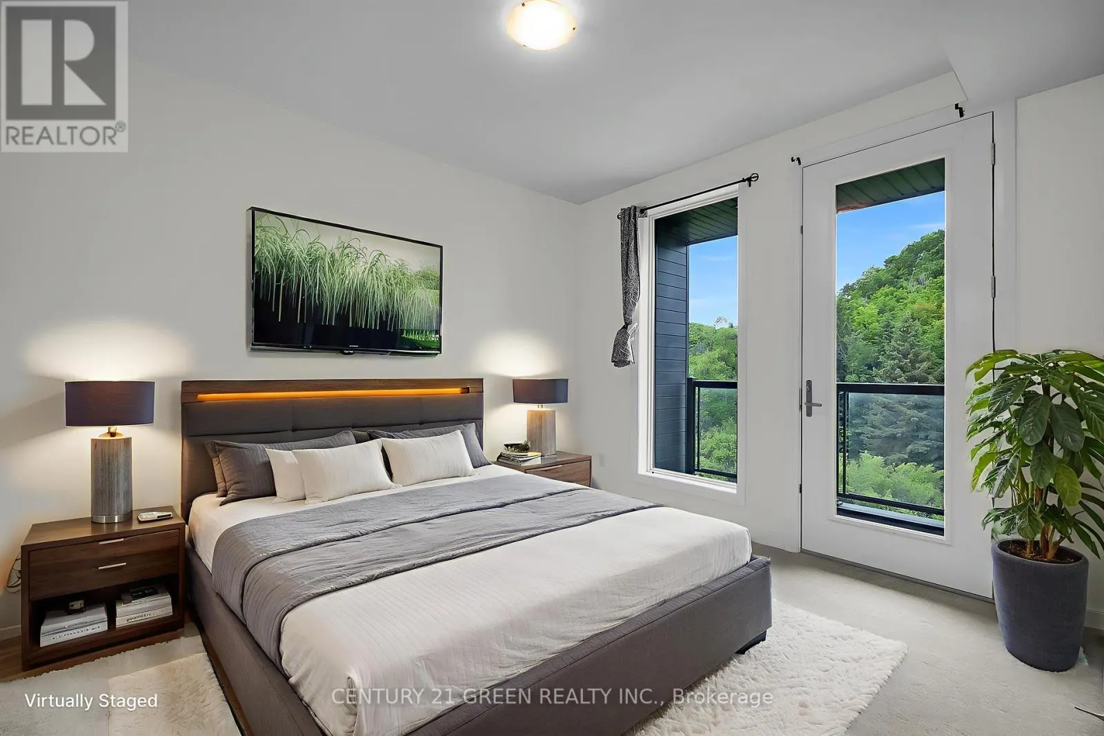 32 - 261 WOODBINE AVENUE