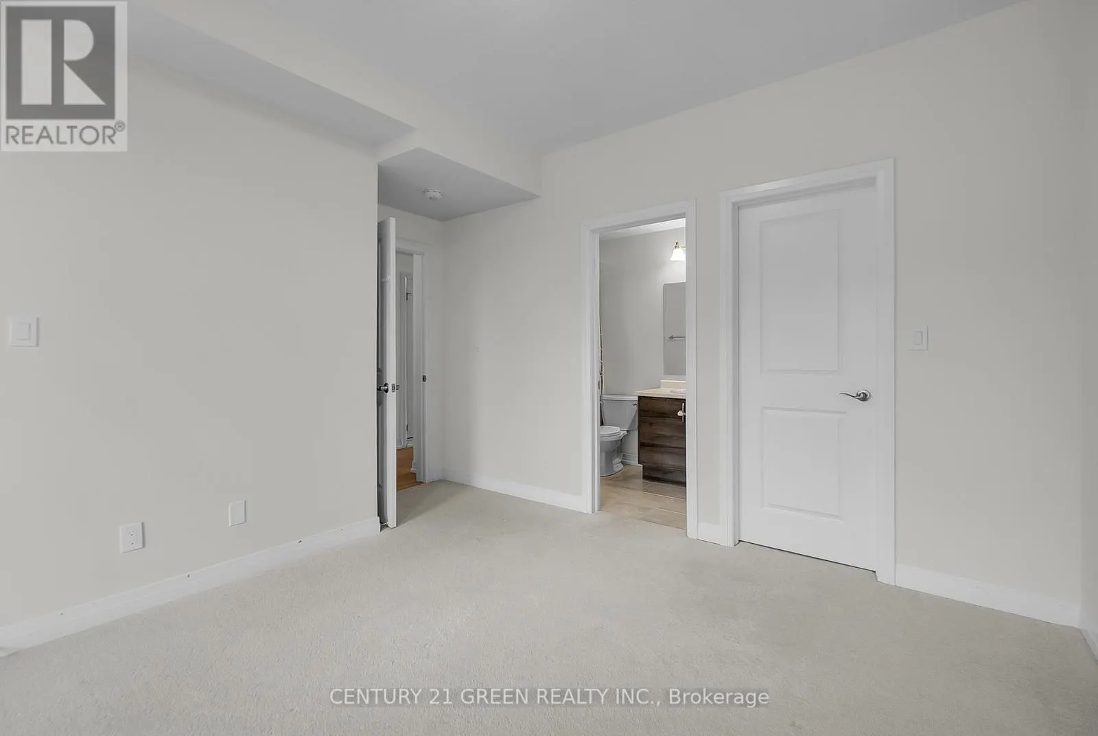 32 - 261 WOODBINE AVENUE
