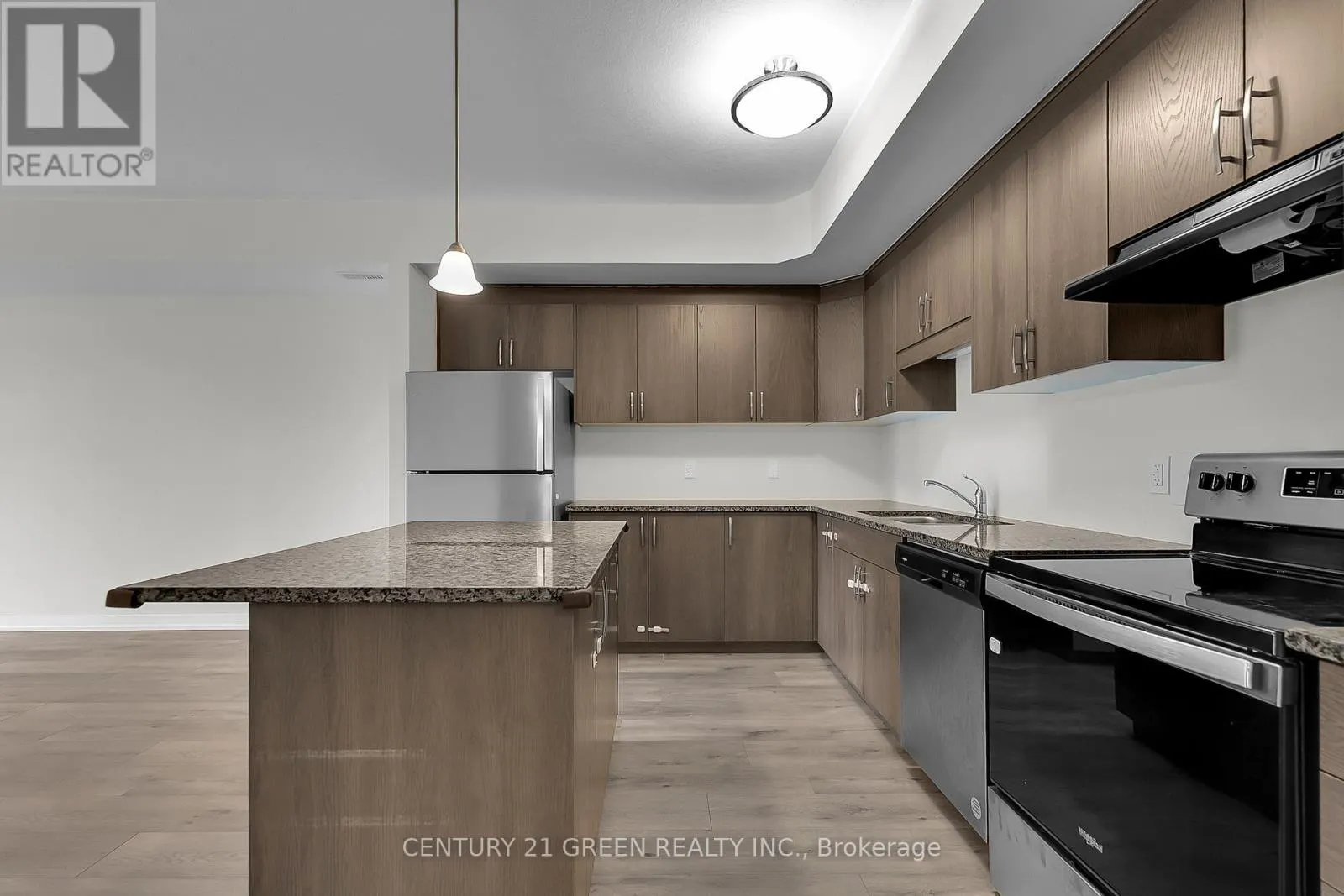 32 - 261 WOODBINE AVENUE